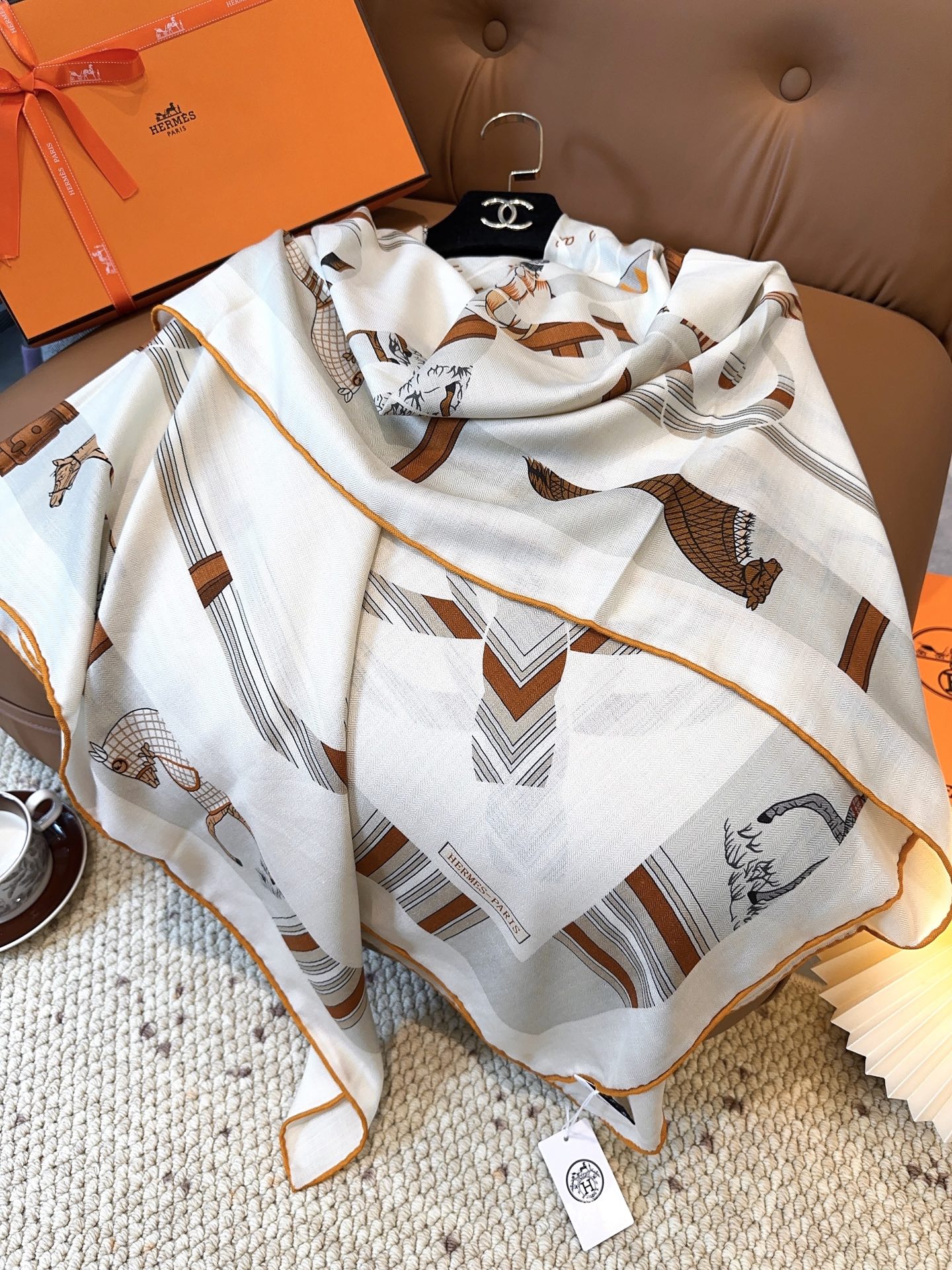 爱马仕（Hermes）上新💕【爱马仕2025春夏 】这款点睛配饰可以多种方式佩戴，与任何服饰皆搭配得宜。