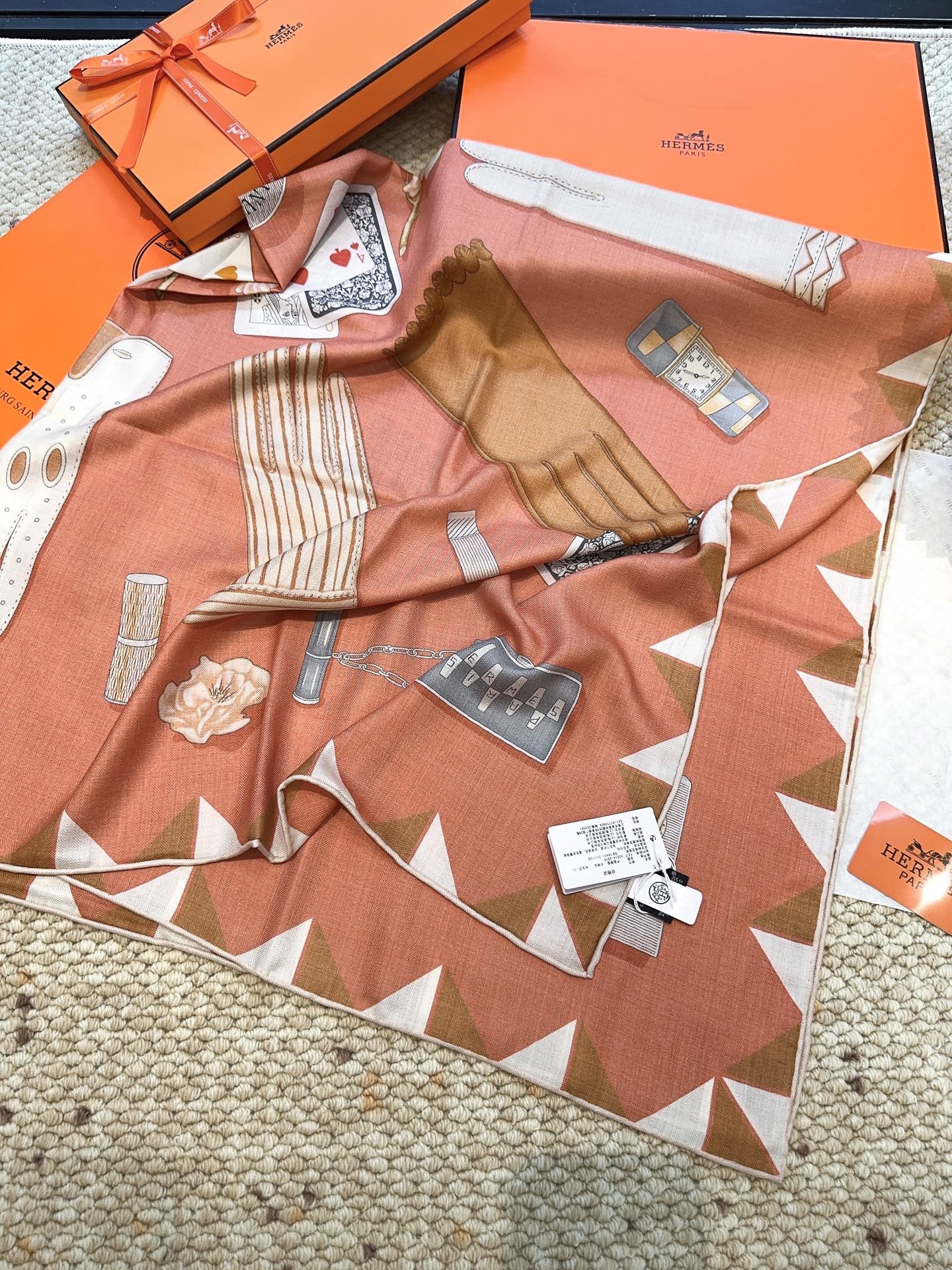 爱马仕（Hermes）上新💕【爱马仕2025春夏 】这款点睛配饰可以多种方式佩戴，与任何服饰皆搭配得宜。