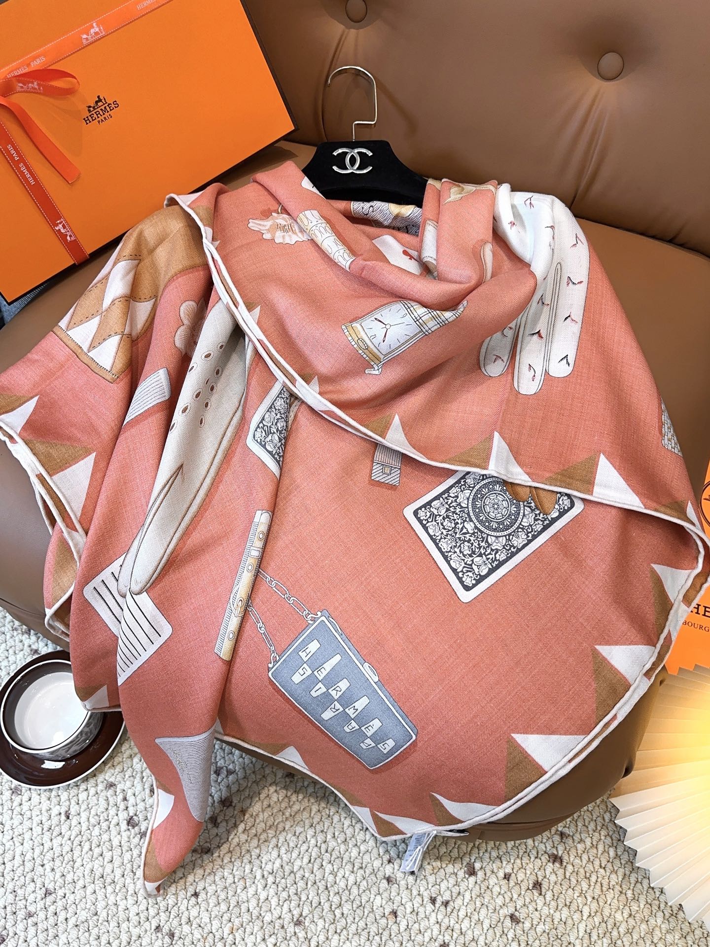 爱马仕（Hermes）上新💕【爱马仕2025春夏 】这款点睛配饰可以多种方式佩戴，与任何服饰皆搭配得宜。