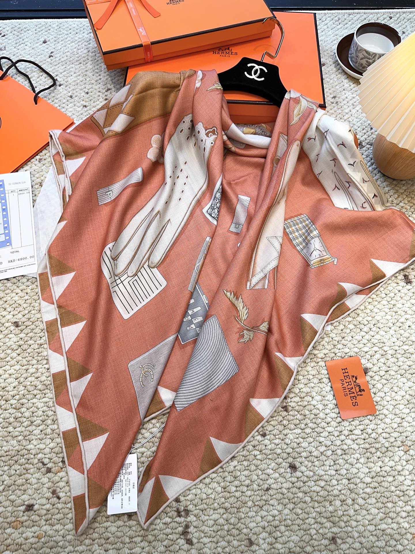 爱马仕（Hermes）上新💕【爱马仕2025春夏 】这款点睛配饰可以多种方式佩戴，与任何服饰皆搭配得宜。