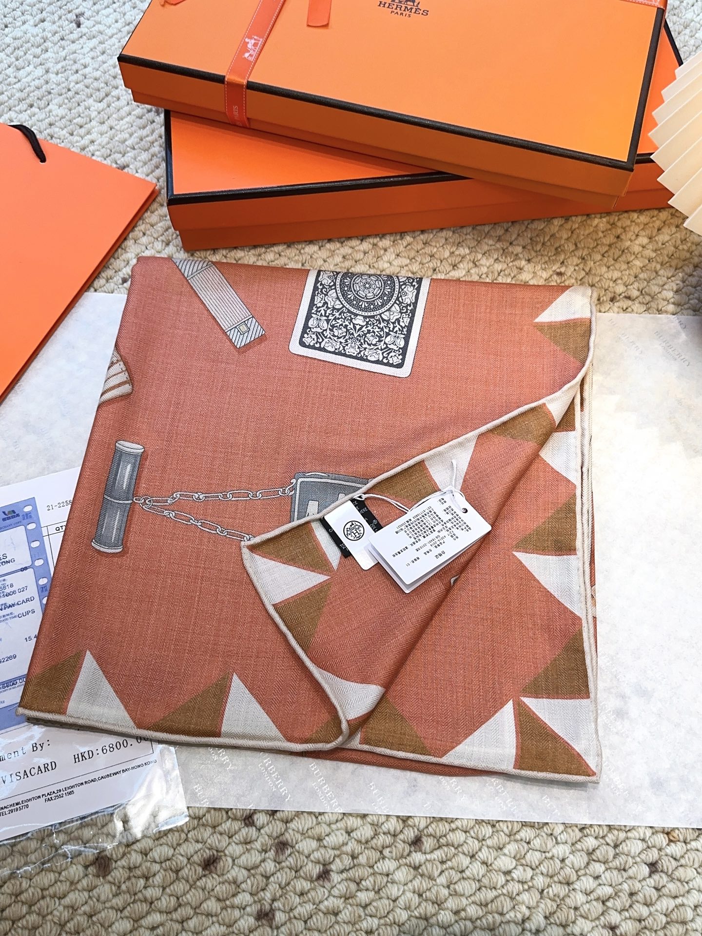 爱马仕（Hermes）上新💕【爱马仕2025春夏 】这款点睛配饰可以多种方式佩戴，与任何服饰皆搭配得宜。