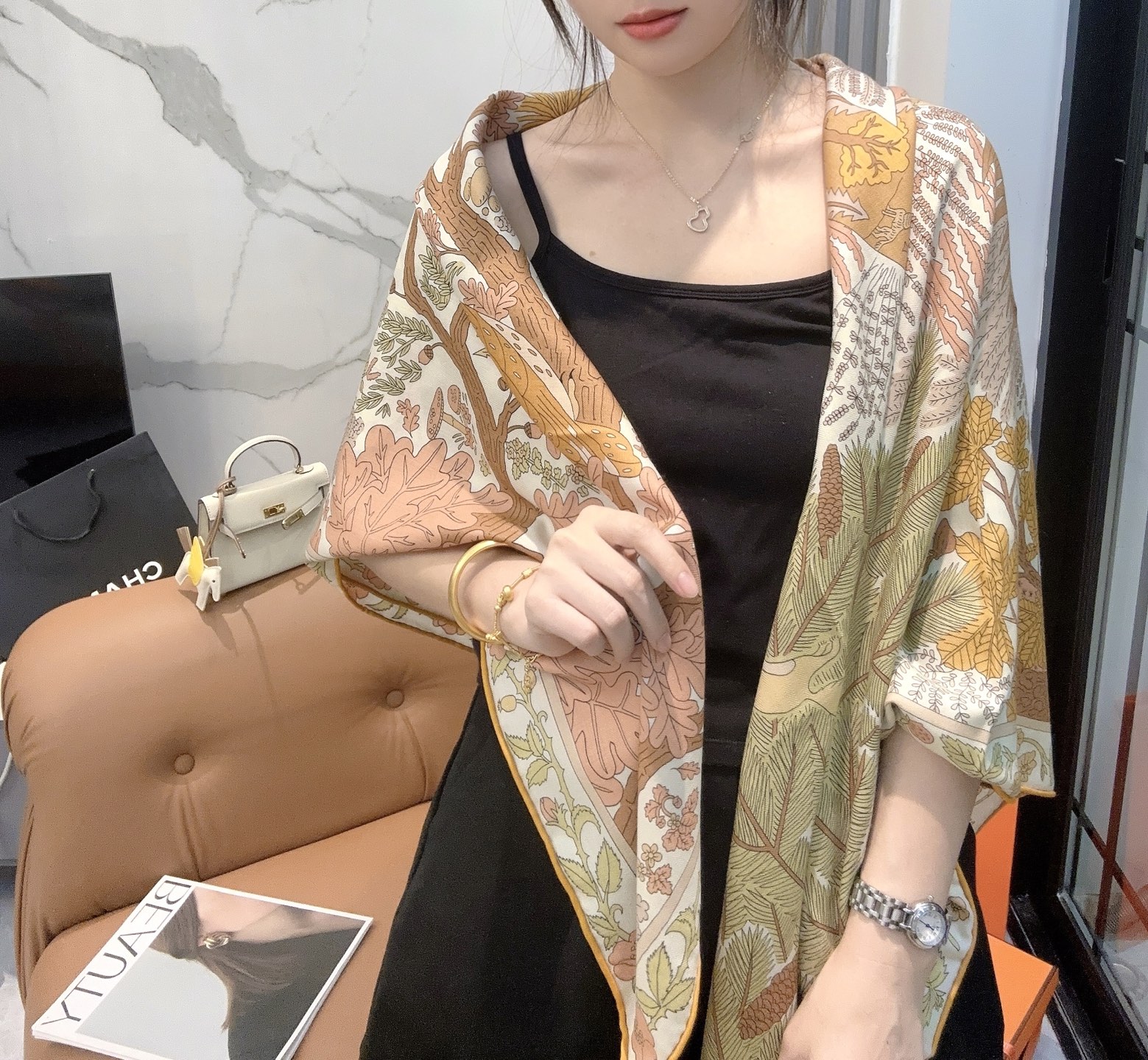 爱马仕（Hermes）2025年秋冬抢先 上新💞【双面同色丝毛方巾】手工卷边山羊绒和真丝混纺披肩（70%