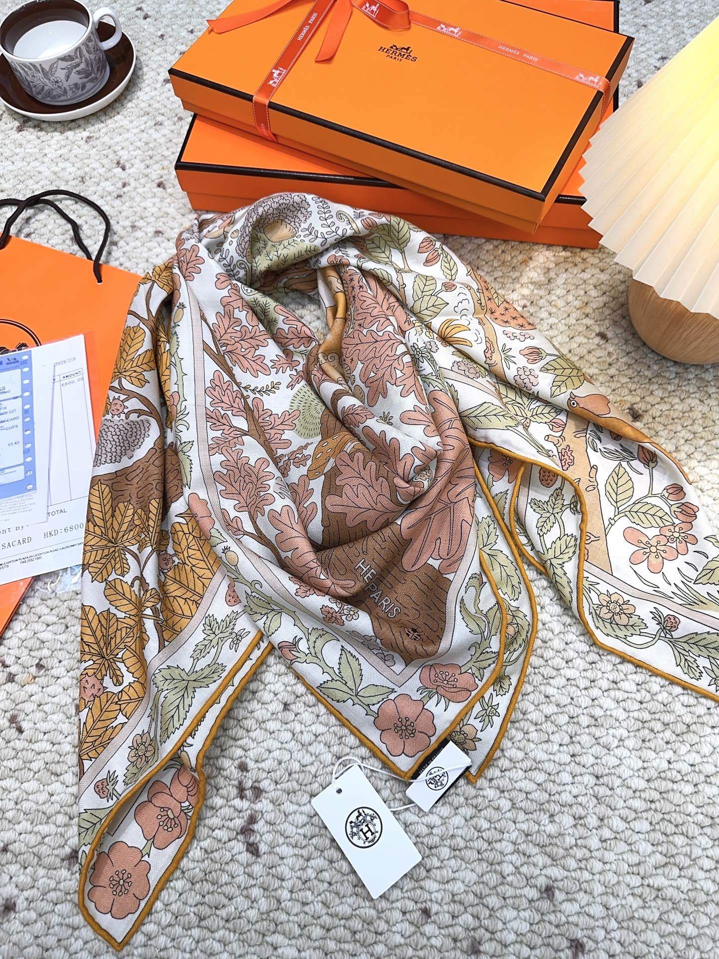 爱马仕(Hermes)2025年秋冬抢先 上新💞【双面同色丝毛方巾】手工卷边山羊绒和真丝混纺披肩(70%