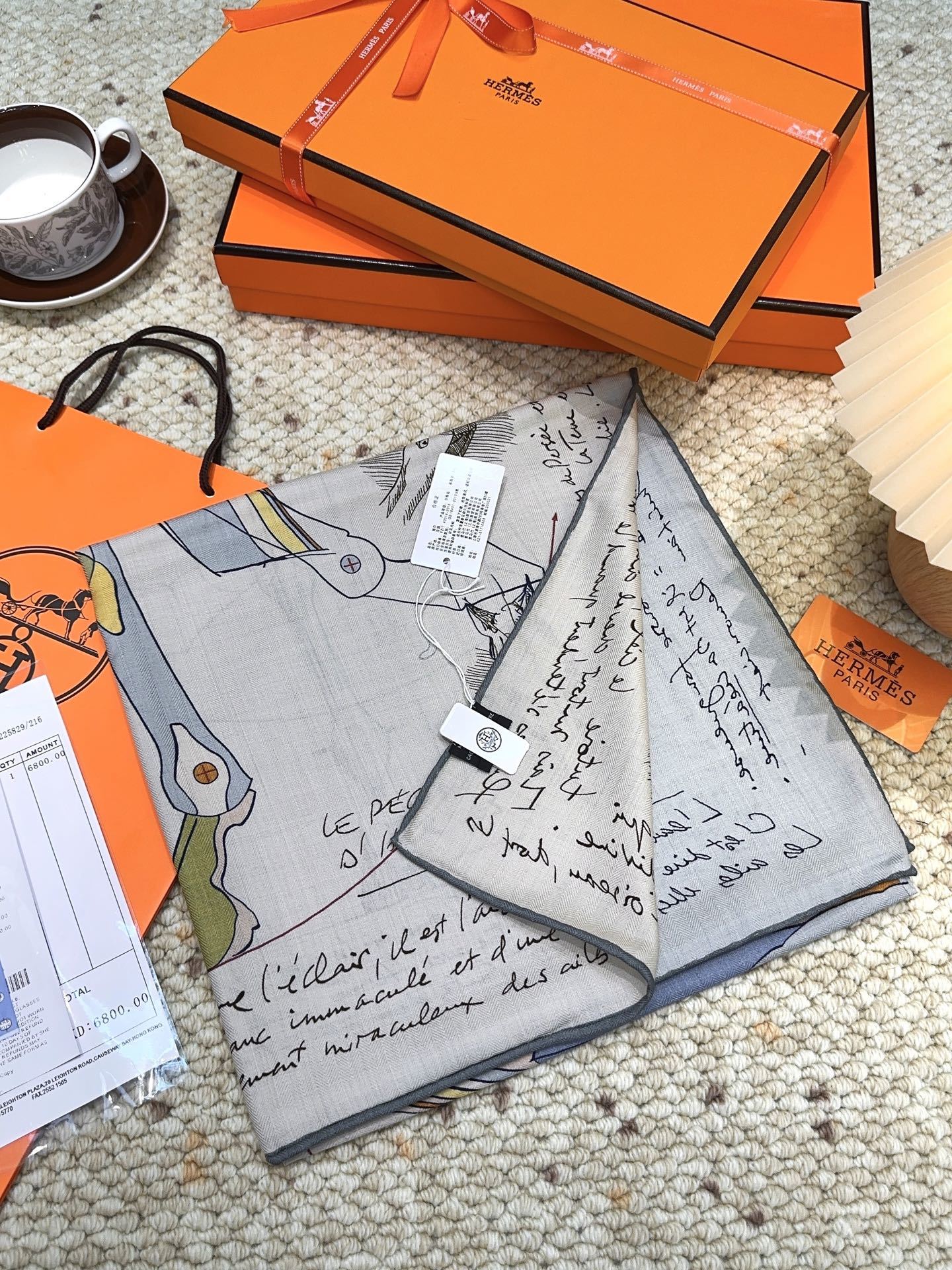 爱马仕(Hermes)2025年秋冬抢先 上新💞【双面同色丝毛方巾】手工卷边山羊绒和真丝混纺披肩(70%