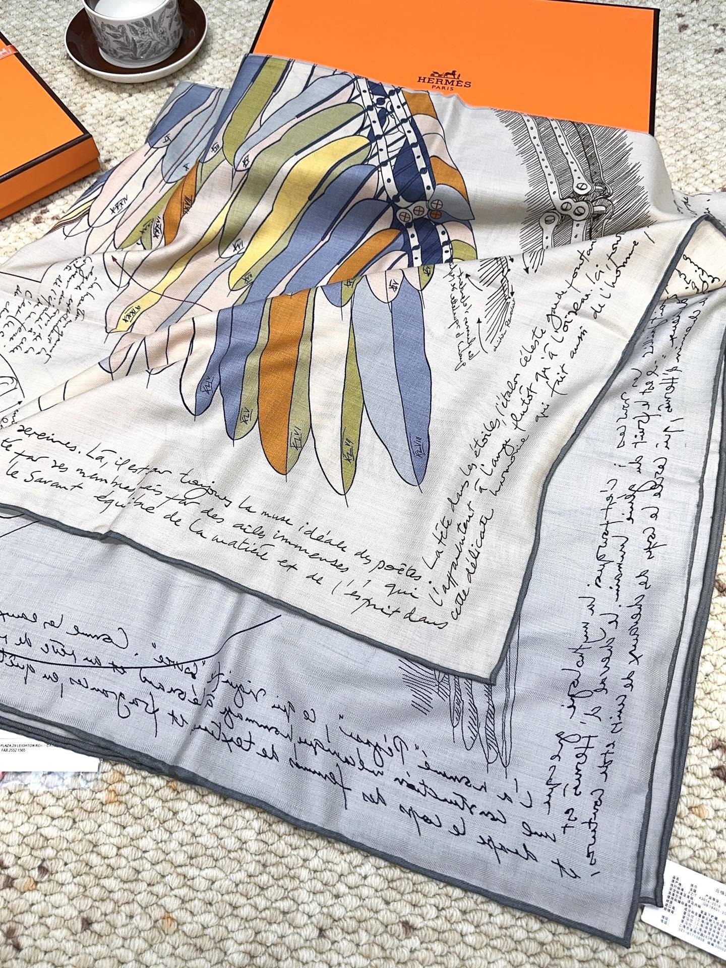 爱马仕(Hermes)2025年秋冬抢先 上新💞【双面同色丝毛方巾】手工卷边山羊绒和真丝混纺披肩(70%