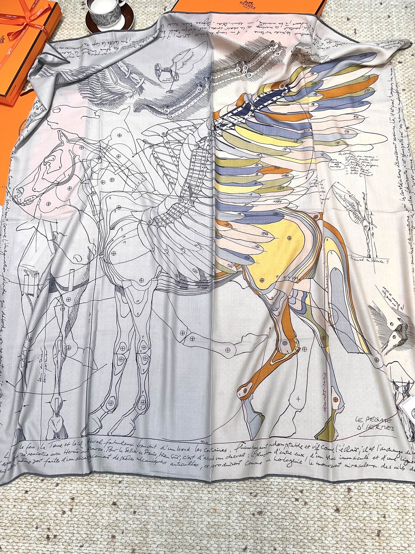 爱马仕(Hermes)2025年秋冬抢先 上新💞【双面同色丝毛方巾】手工卷边山羊绒和真丝混纺披肩(70%