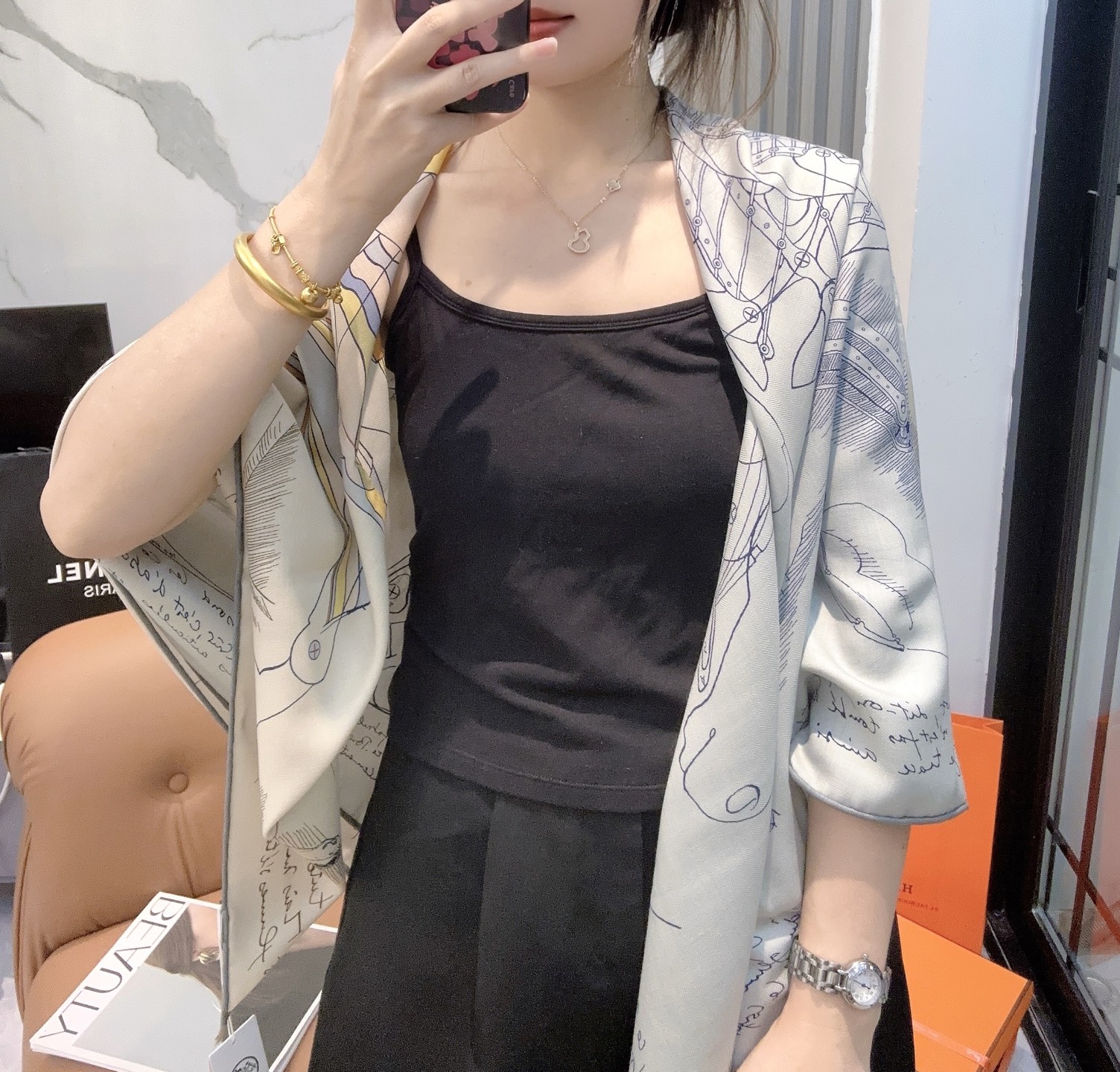 爱马仕（Hermes）2025年秋冬抢先 上新💞【双面同色丝毛方巾】手工卷边山羊绒和真丝混纺披肩（70%