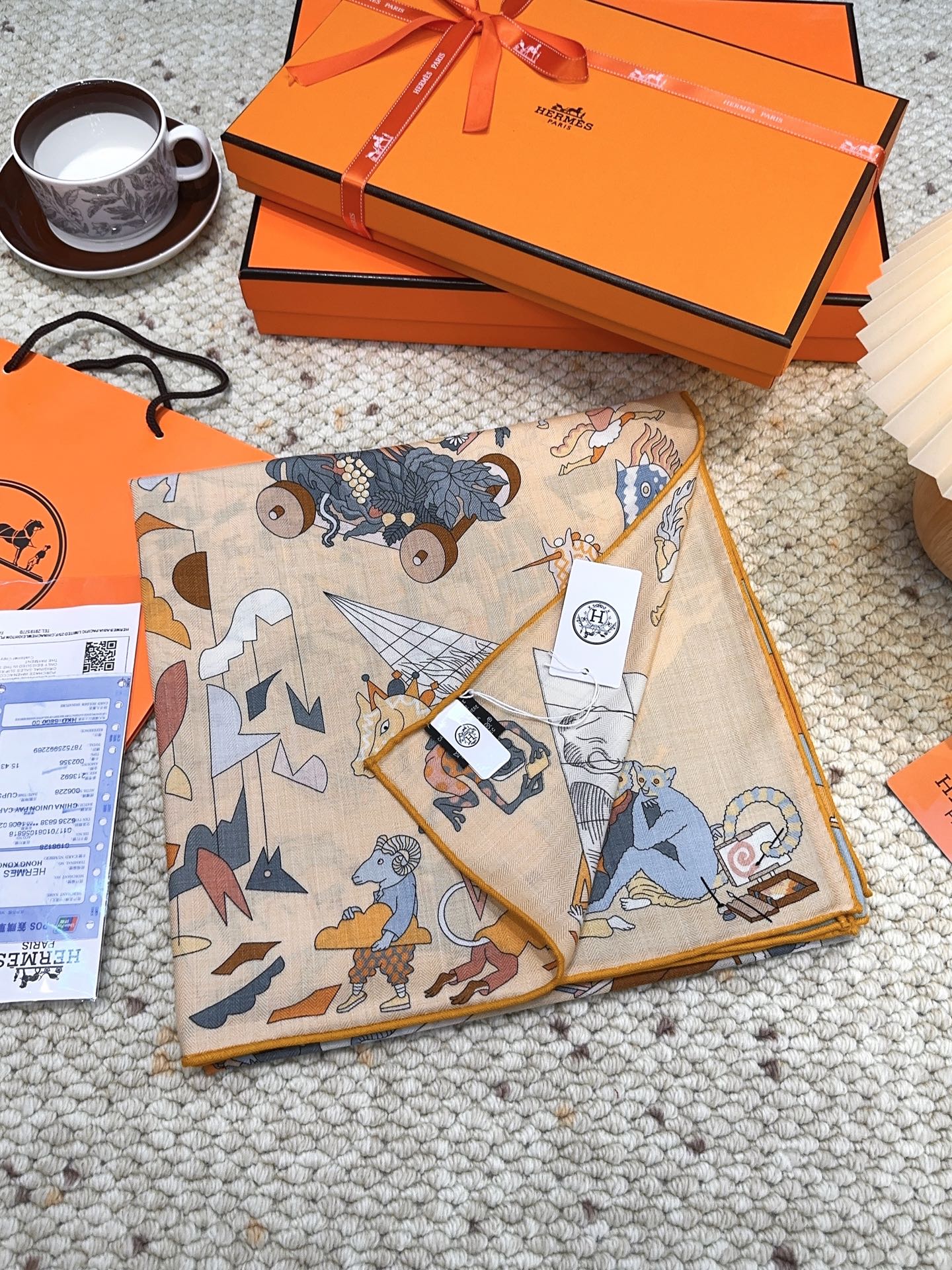 爱马仕（Hermes）2025年秋冬抢先 上新💞【双面同色丝毛方巾】手工卷边山羊绒和真丝混纺披肩（70%