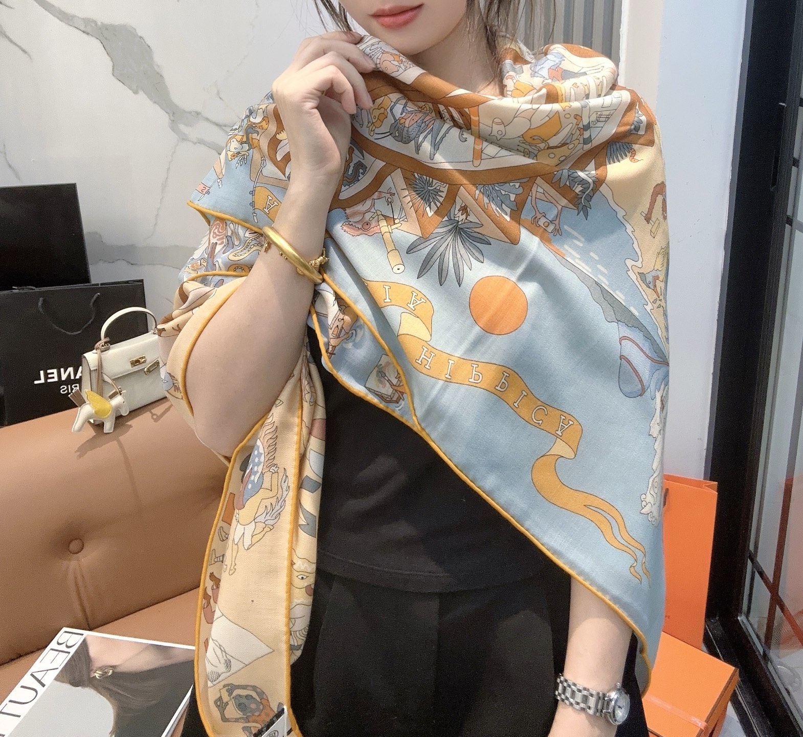 爱马仕（Hermes）2025年秋冬抢先 上新💞【双面同色丝毛方巾】手工卷边山羊绒和真丝混纺披肩（70%