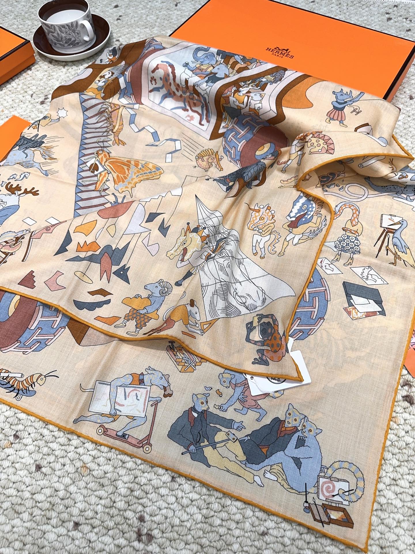 爱马仕（Hermes）2025年秋冬抢先 上新💞【双面同色丝毛方巾】手工卷边山羊绒和真丝混纺披肩（70%