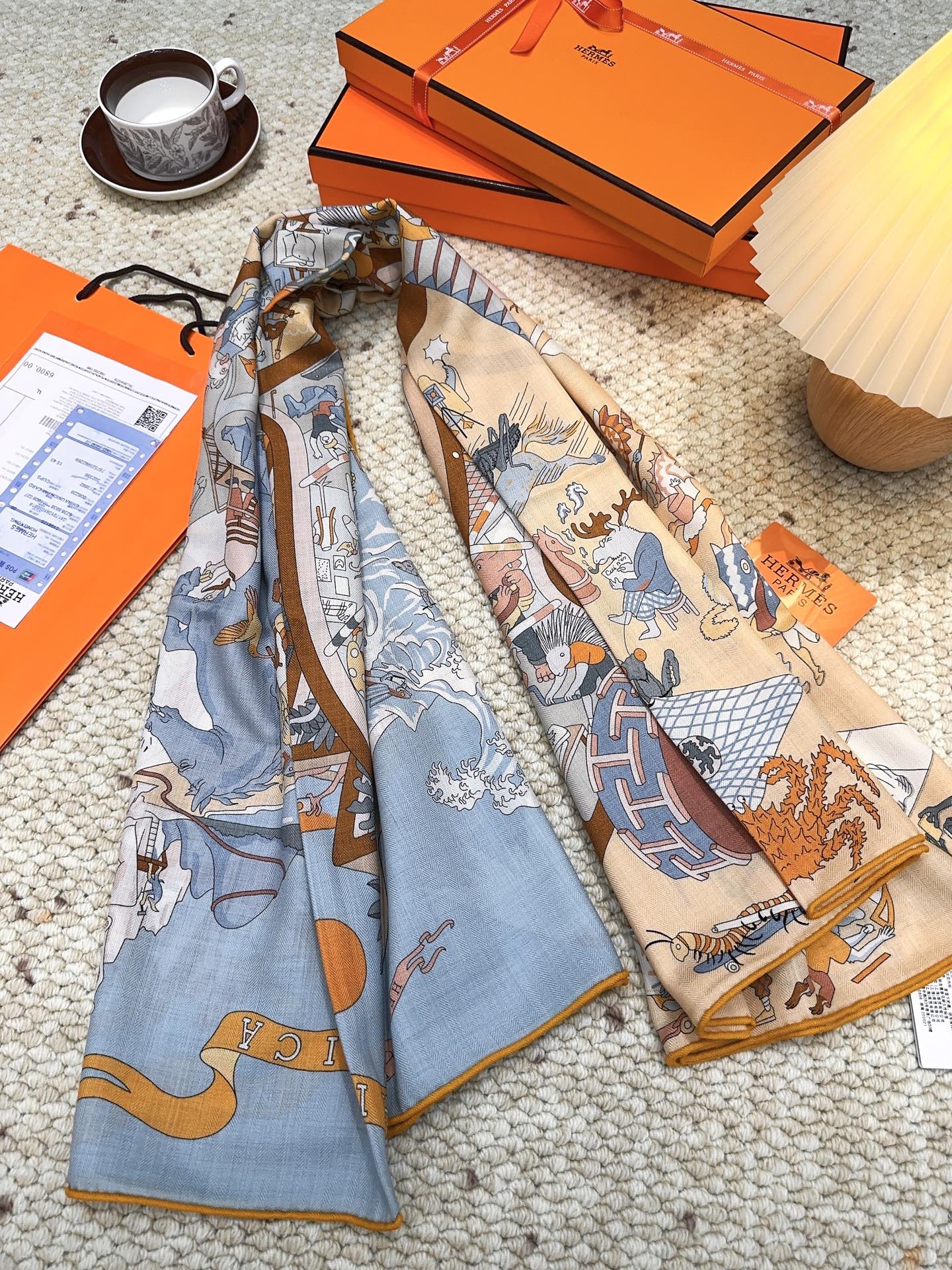 爱马仕（Hermes）2025年秋冬抢先 上新💞【双面同色丝毛方巾】手工卷边山羊绒和真丝混纺披肩（70%