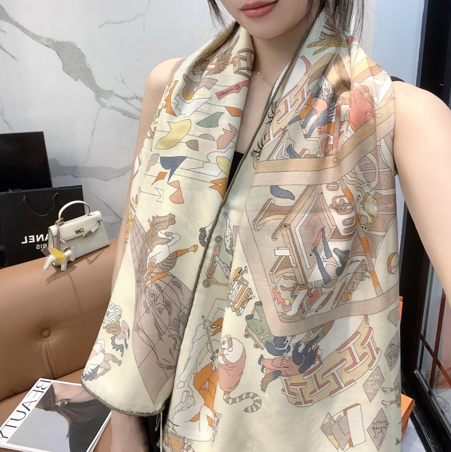 爱马仕（Hermes）2025年秋冬抢先 上新💞【双面同色丝毛方巾】手工卷边山羊绒和真丝混纺披肩（70%