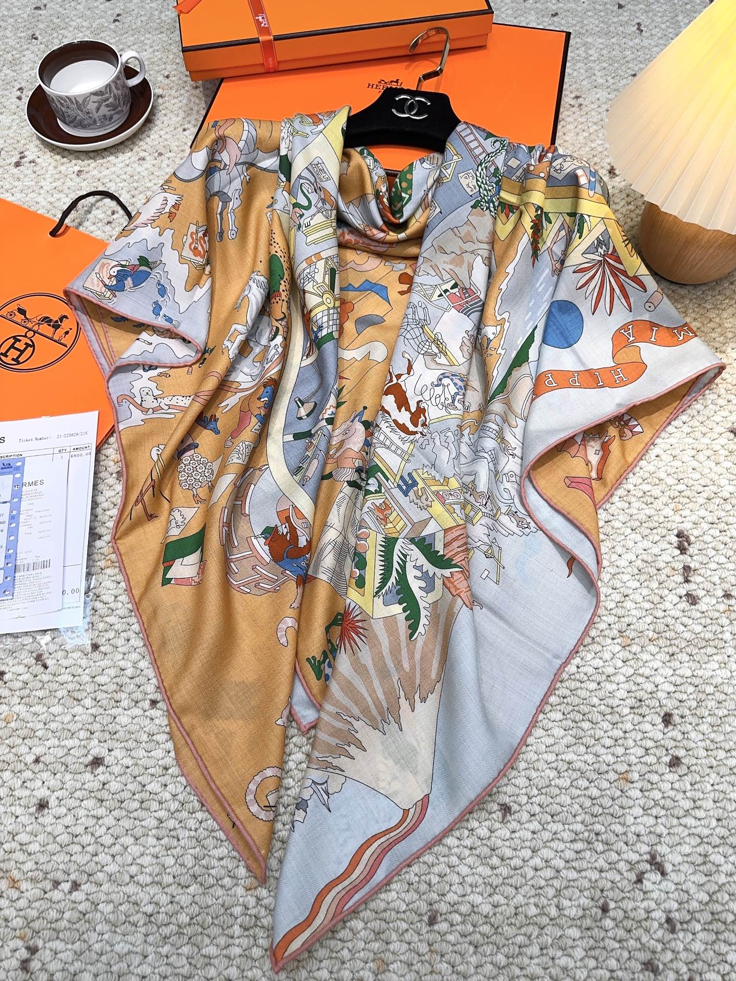 爱马仕（Hermes）2025年秋冬抢先 上新💞【双面同色丝毛方巾】手工卷边山羊绒和真丝混纺披肩（70%