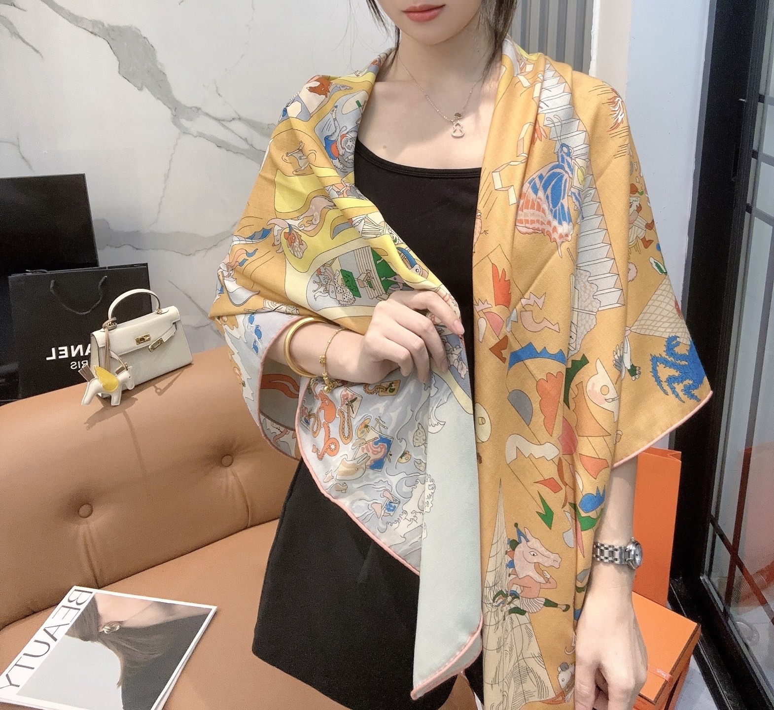 爱马仕（Hermes）2025年秋冬抢先 上新💞【双面同色丝毛方巾】手工卷边山羊绒和真丝混纺披肩（70%