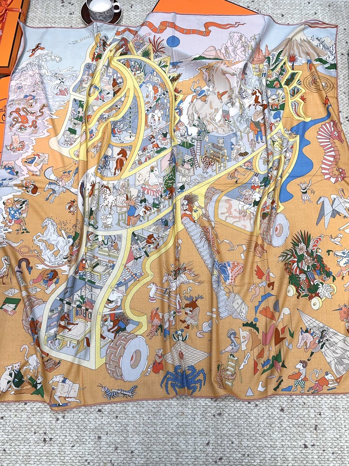 爱马仕（Hermes）2025年秋冬抢先 上新💞【双面同色丝毛方巾】手工卷边山羊绒和真丝混纺披肩（70%