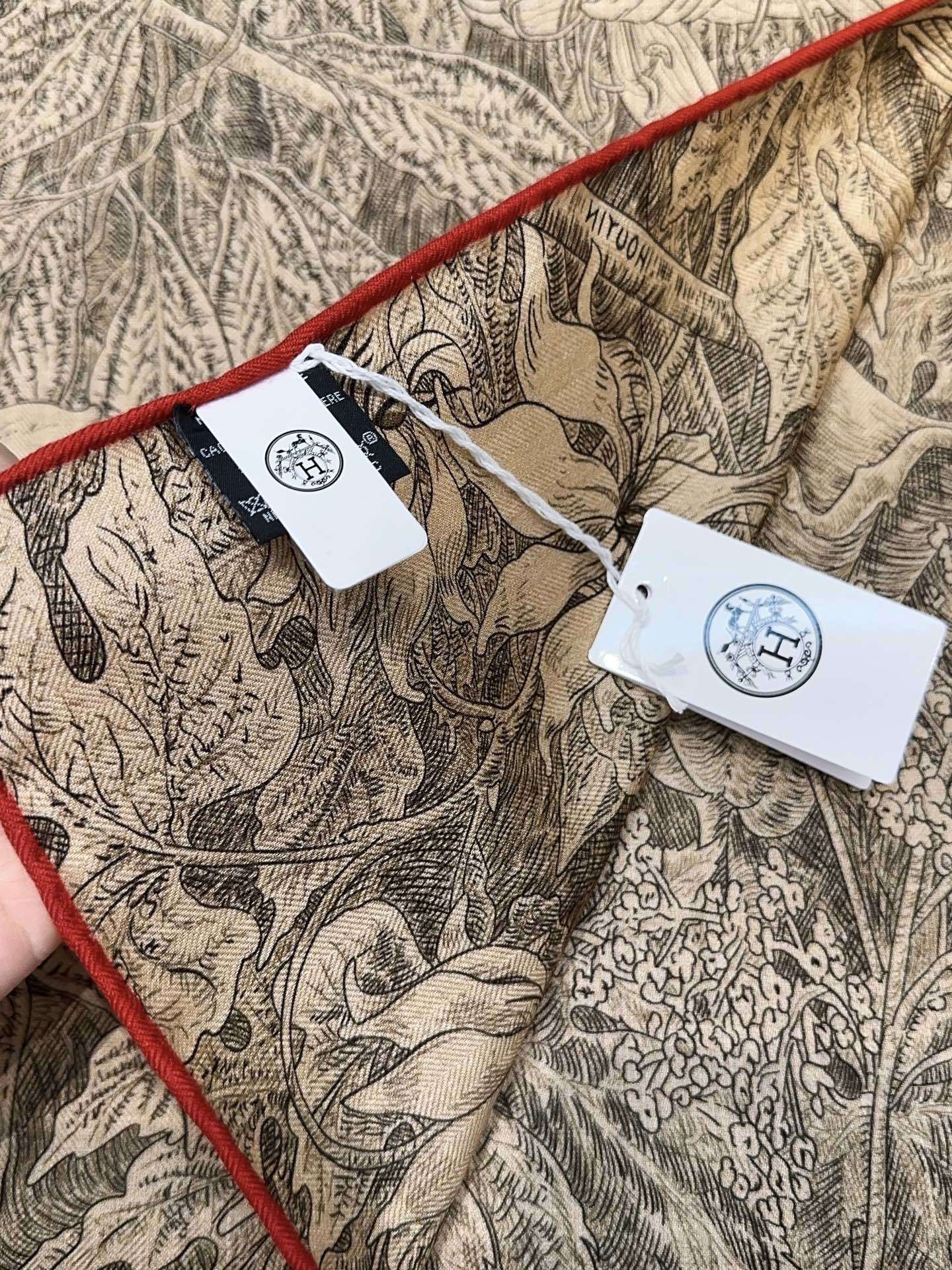 爱马仕(Hermes)羊绒新款🆕《巴勒莫植物园》羊绒方巾,顶级工艺超值‼️爱马仕专柜爆款🎁💟立体呈现图案