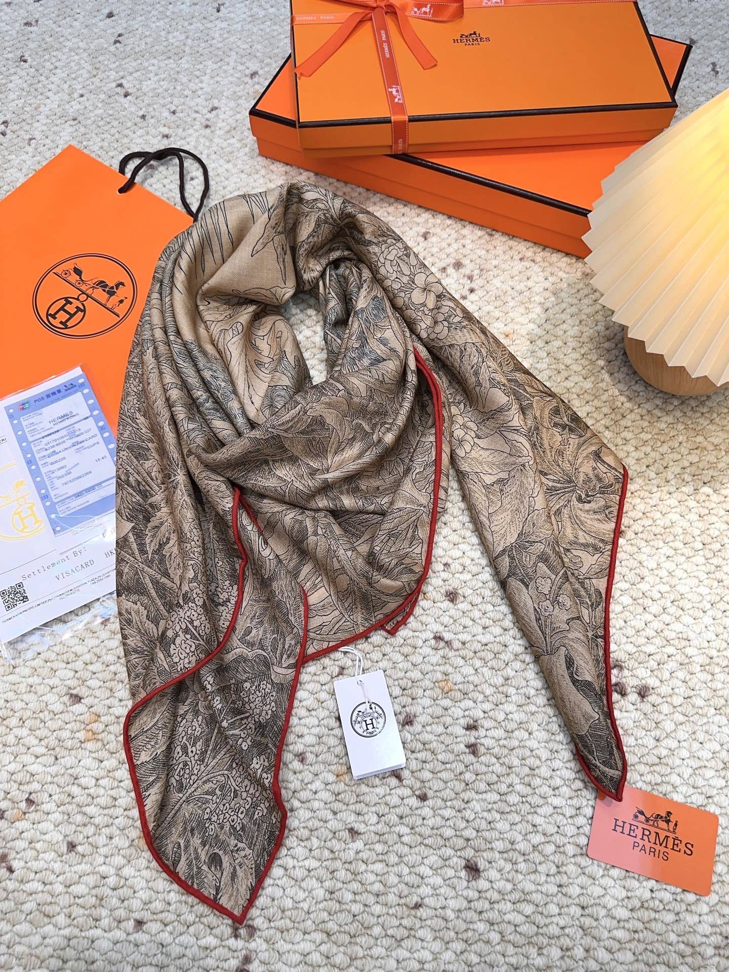 爱马仕(Hermes)羊绒新款🆕《巴勒莫植物园》羊绒方巾,顶级工艺超值‼️爱马仕专柜爆款🎁💟立体呈现图案