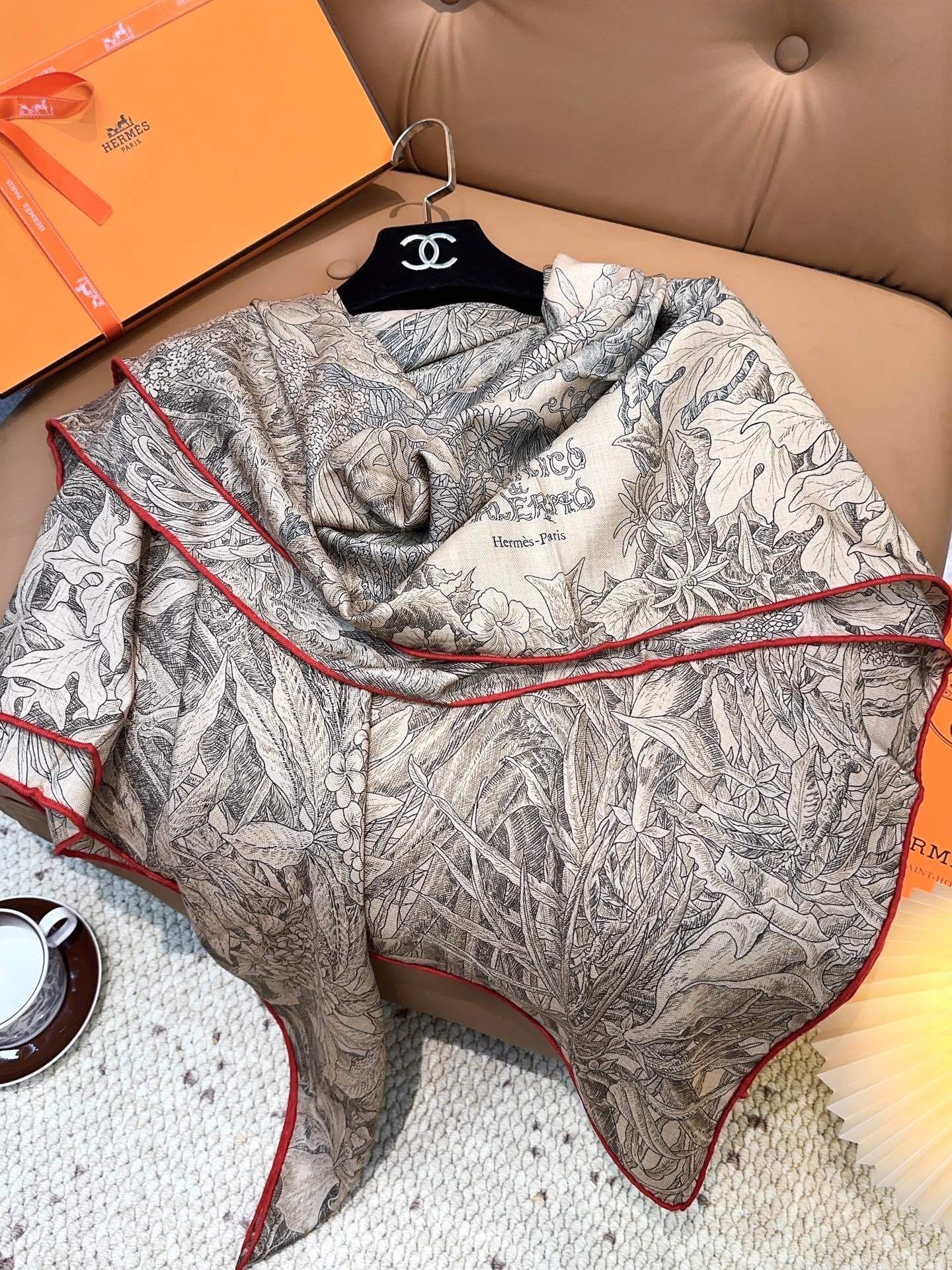 爱马仕(Hermes)羊绒新款🆕《巴勒莫植物园》羊绒方巾,顶级工艺超值‼️爱马仕专柜爆款🎁💟立体呈现图案