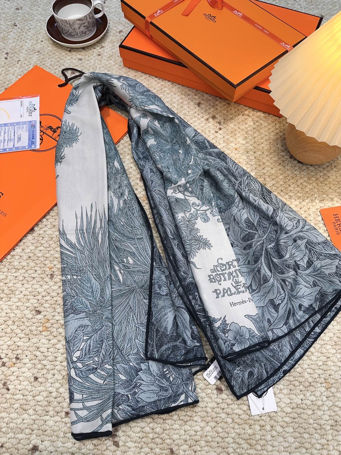 爱马仕(Hermes)羊绒新款🆕《巴勒莫植物园》羊绒方巾,顶级工艺超值‼️爱马仕专柜爆款🎁💟立体呈现图案