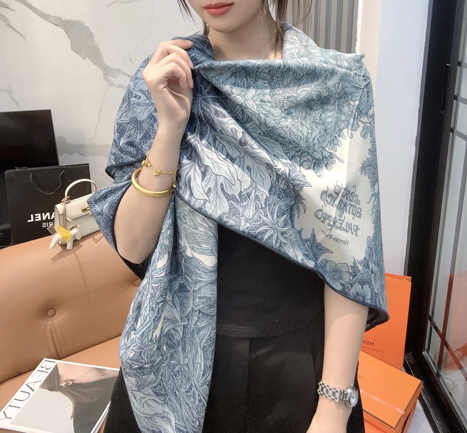 爱马仕（Hermes）羊绒新款🆕《巴勒莫植物园》羊绒方巾，顶级工艺超值‼️爱马仕专柜爆款🎁💟立体呈现图案