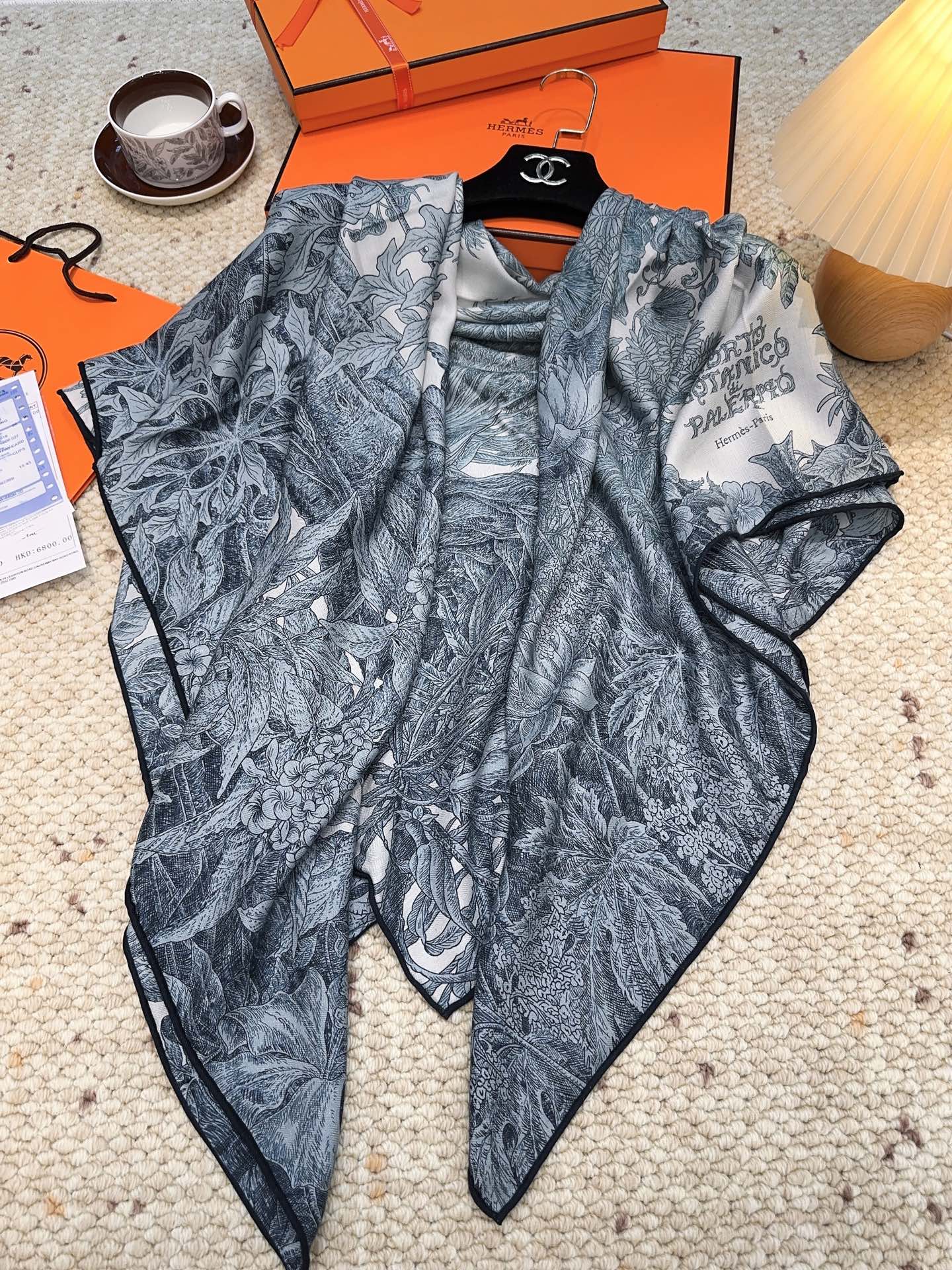 爱马仕(Hermes)羊绒新款🆕《巴勒莫植物园》羊绒方巾,顶级工艺超值‼️爱马仕专柜爆款🎁💟立体呈现图案