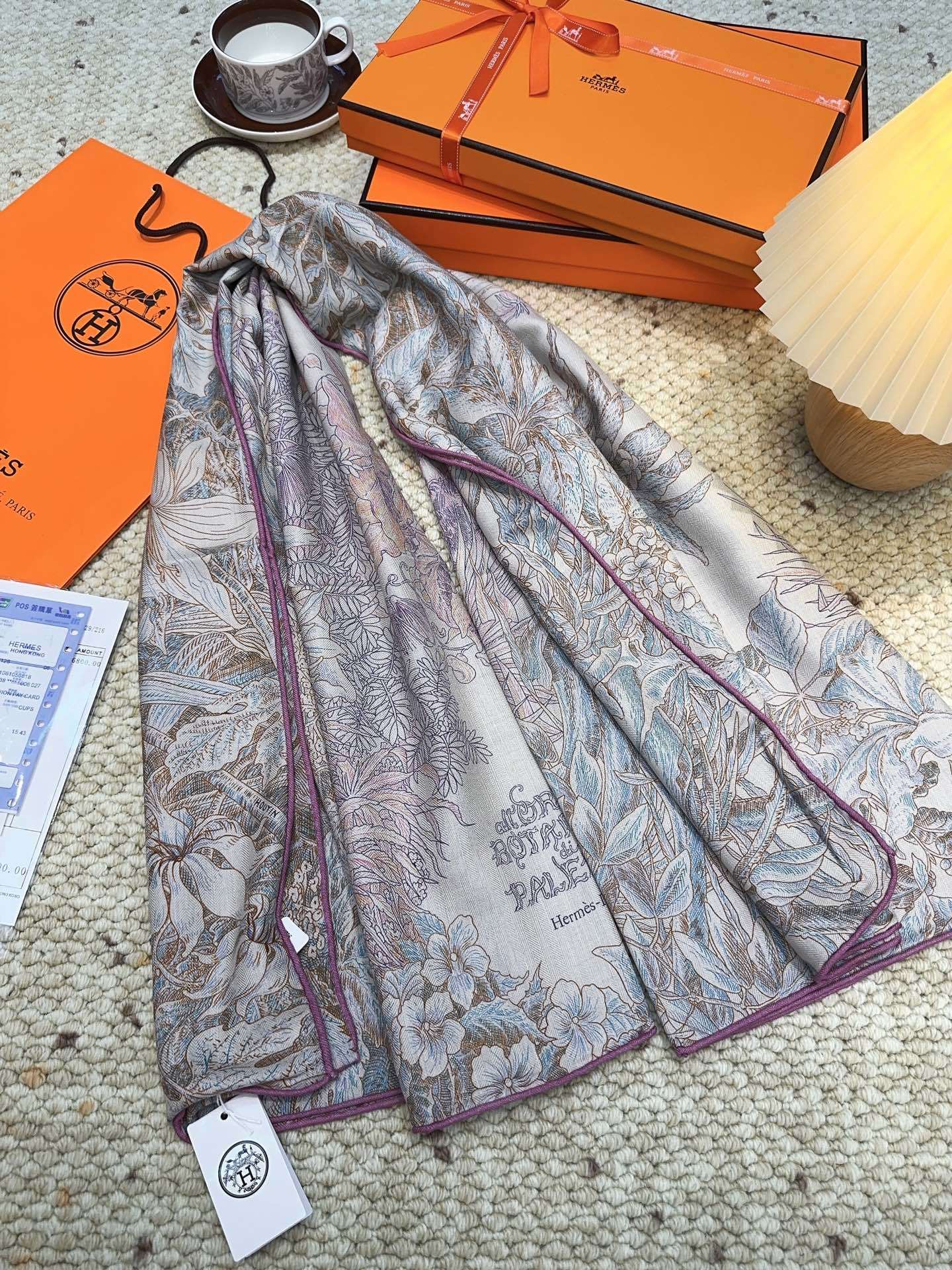 爱马仕(Hermes)羊绒新款🆕《巴勒莫植物园》羊绒方巾,顶级工艺超值‼️爱马仕专柜爆款🎁💟立体呈现图案