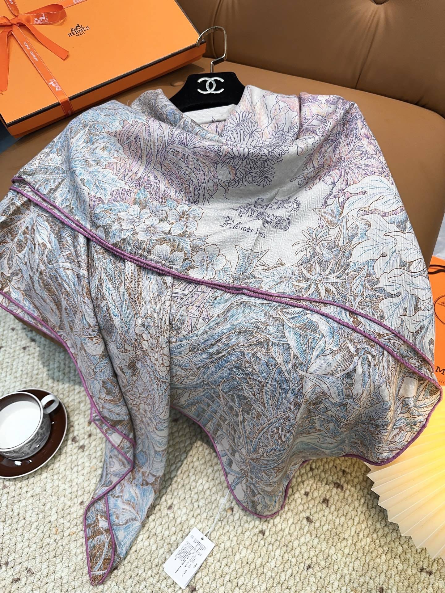 爱马仕(Hermes)羊绒新款🆕《巴勒莫植物园》羊绒方巾,顶级工艺超值‼️爱马仕专柜爆款🎁💟立体呈现图案