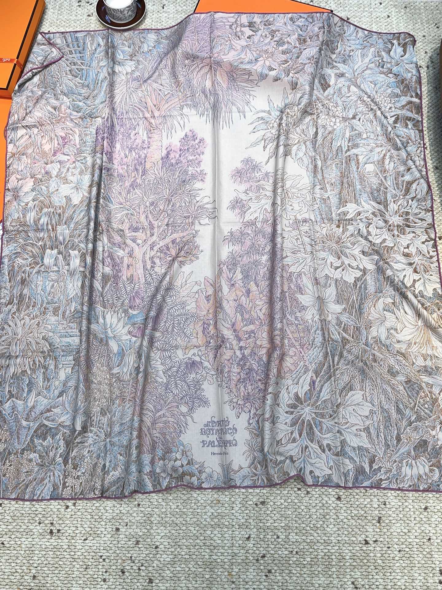 爱马仕(Hermes)羊绒新款🆕《巴勒莫植物园》羊绒方巾,顶级工艺超值‼️爱马仕专柜爆款🎁💟立体呈现图案