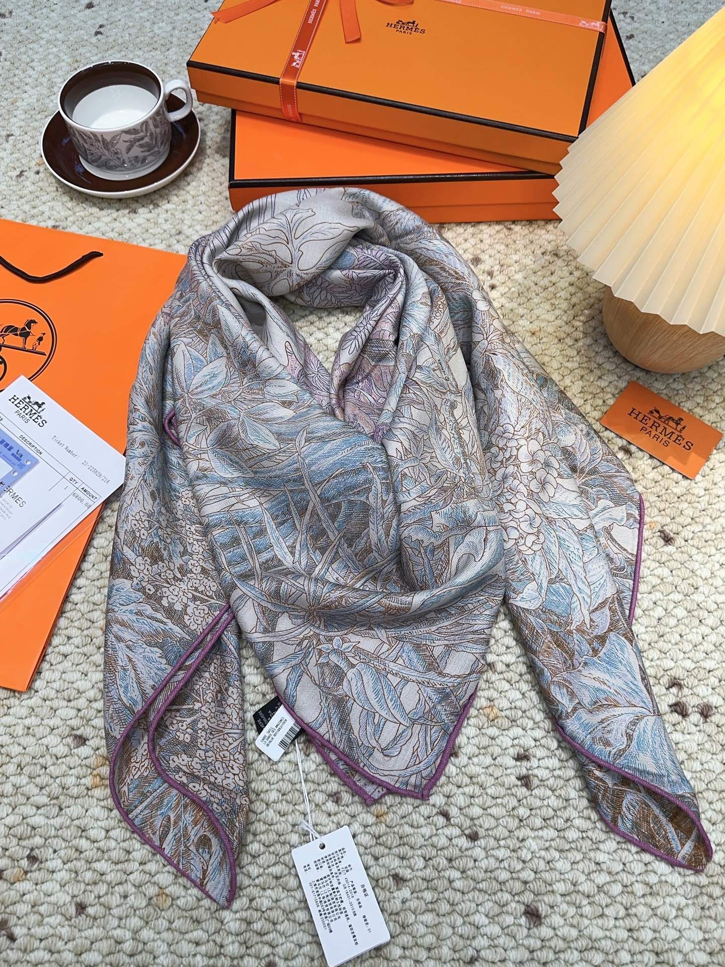 爱马仕(Hermes)羊绒新款🆕《巴勒莫植物园》羊绒方巾,顶级工艺超值‼️爱马仕专柜爆款🎁💟立体呈现图案