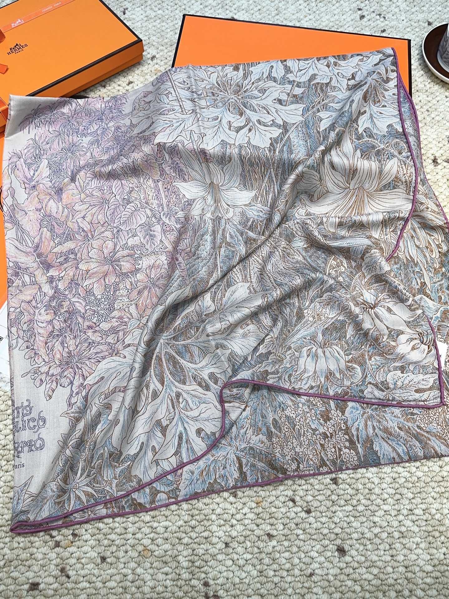 爱马仕(Hermes)羊绒新款🆕《巴勒莫植物园》羊绒方巾,顶级工艺超值‼️爱马仕专柜爆款🎁💟立体呈现图案