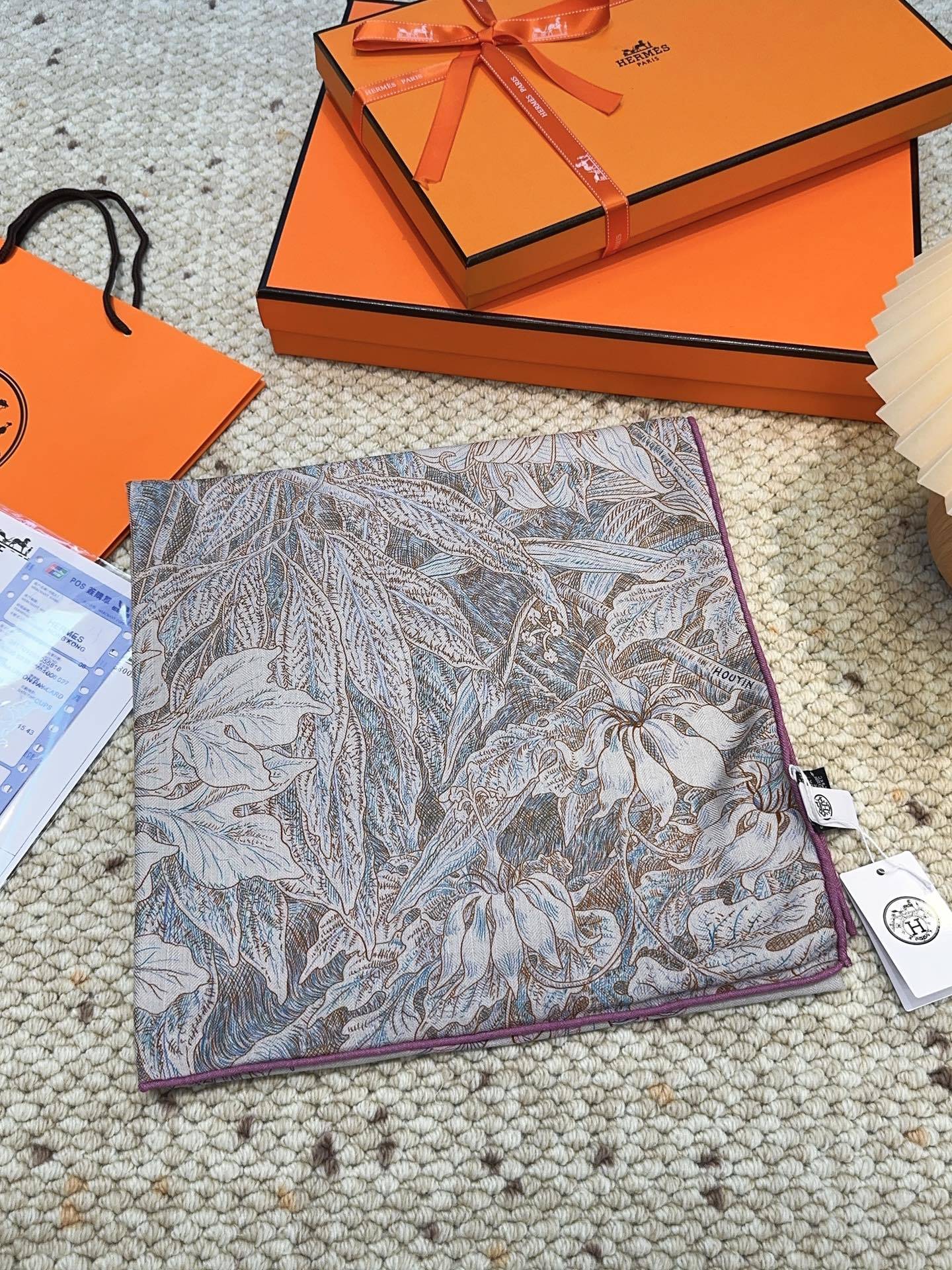 爱马仕(Hermes)羊绒新款🆕《巴勒莫植物园》羊绒方巾,顶级工艺超值‼️爱马仕专柜爆款🎁💟立体呈现图案
