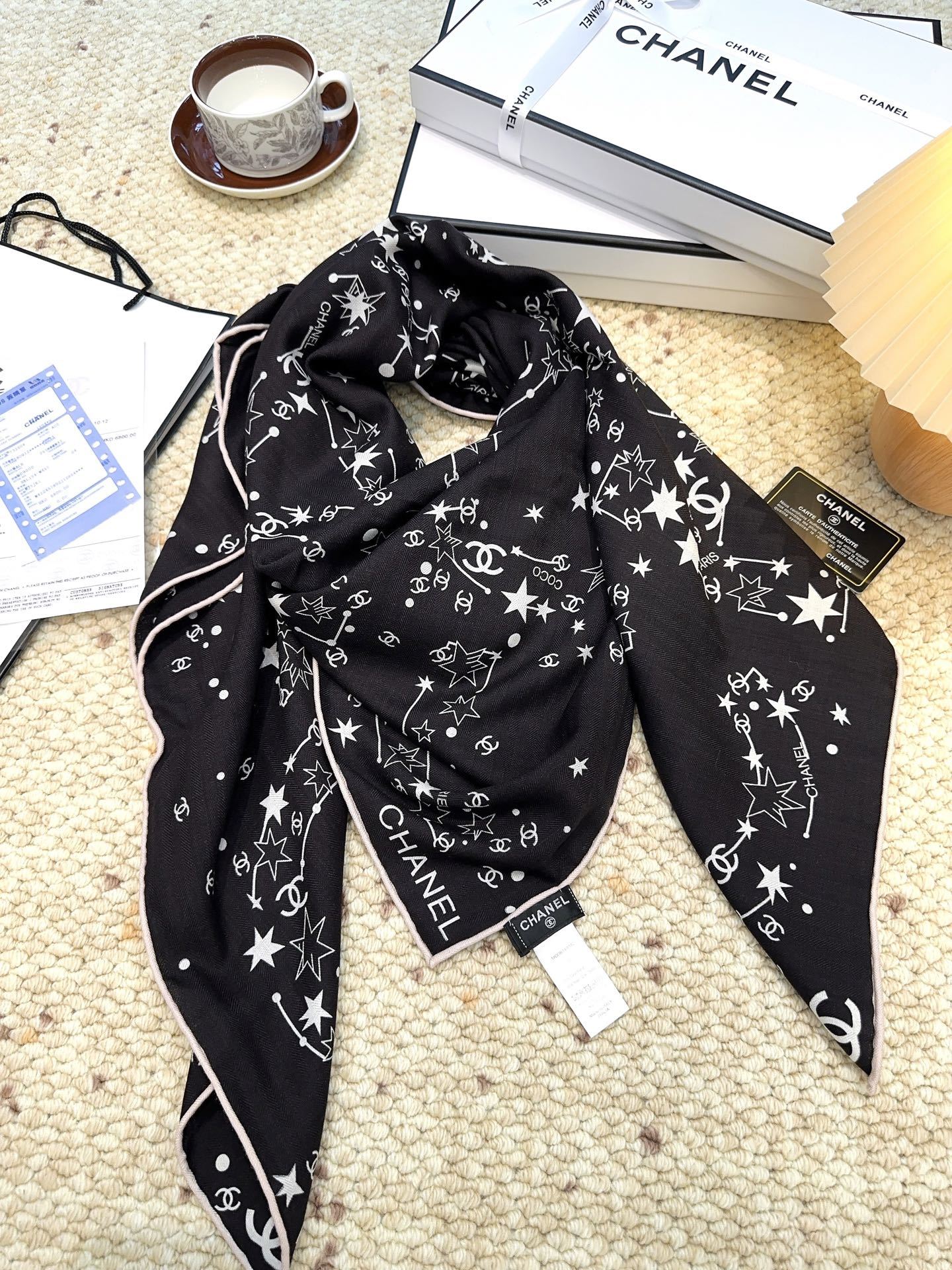 香奈儿(CHANEL)140*140上新❤️【真丝丝绒款】Chanel 【▪️温柔而娴静,箱包logo优