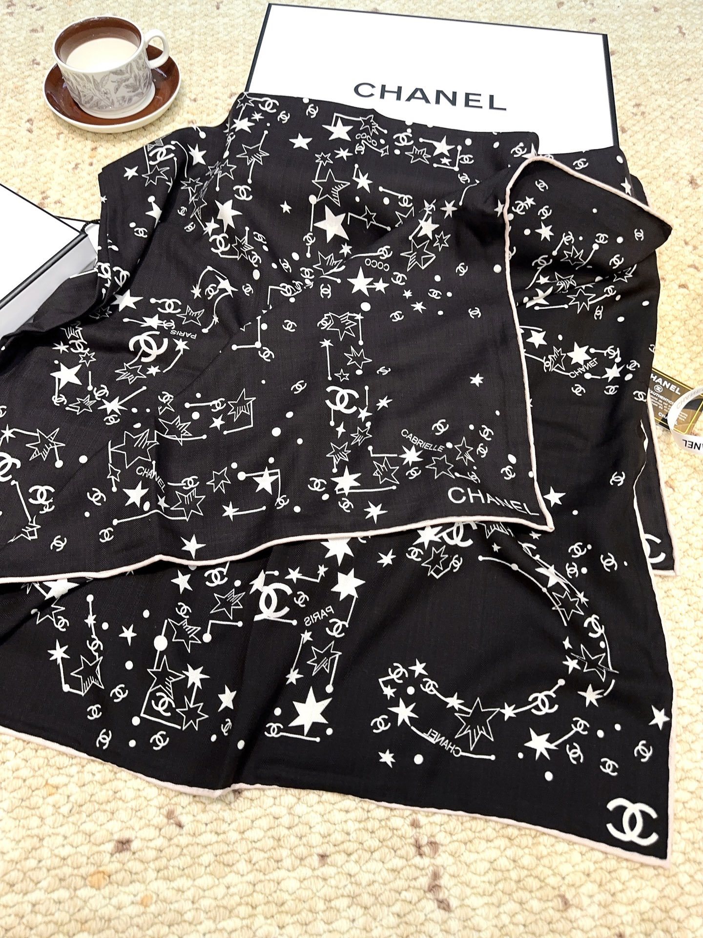 香奈儿(CHANEL)140*140上新❤️【真丝丝绒款】Chanel 【▪️温柔而娴静,箱包logo优