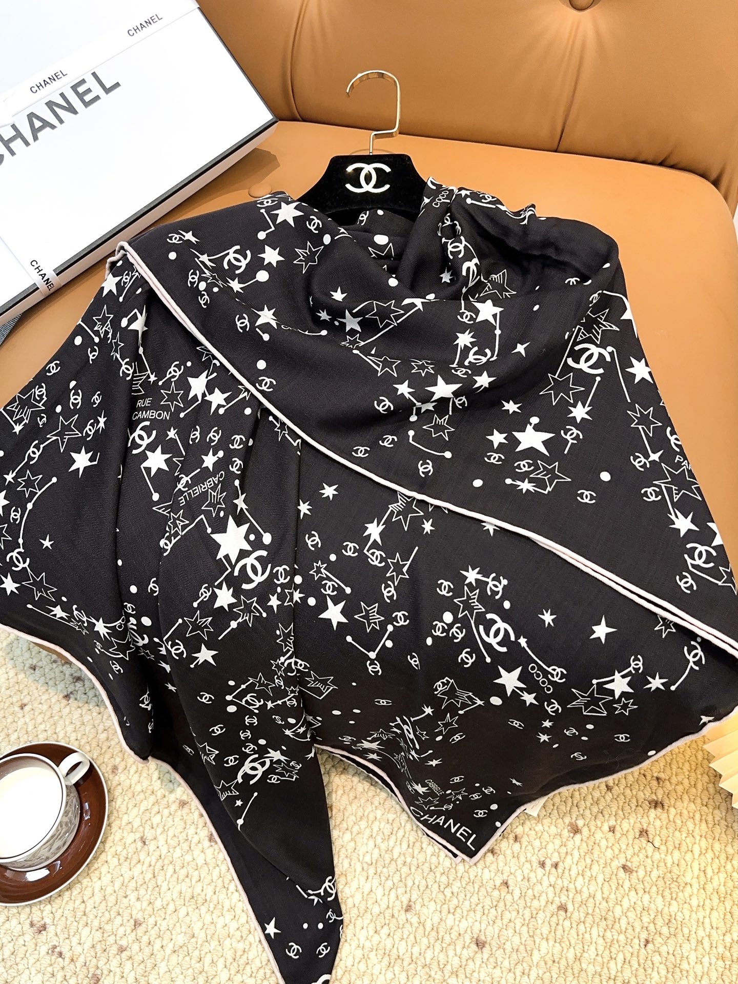 香奈儿(CHANEL)140*140上新❤️【真丝丝绒款】Chanel 【▪️温柔而娴静,箱包logo优