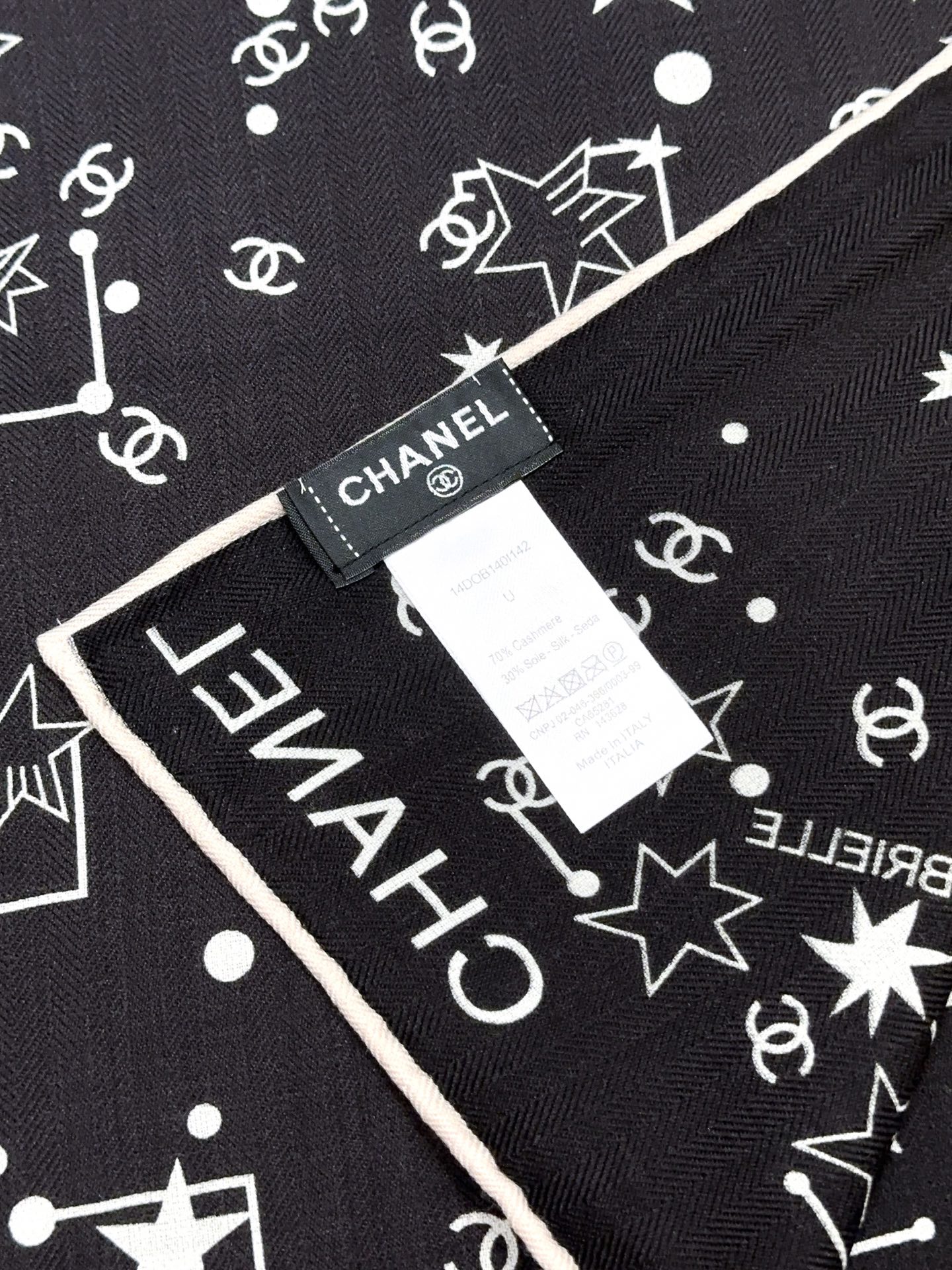 香奈儿(CHANEL)140*140上新❤️【真丝丝绒款】Chanel 【▪️温柔而娴静,箱包logo优