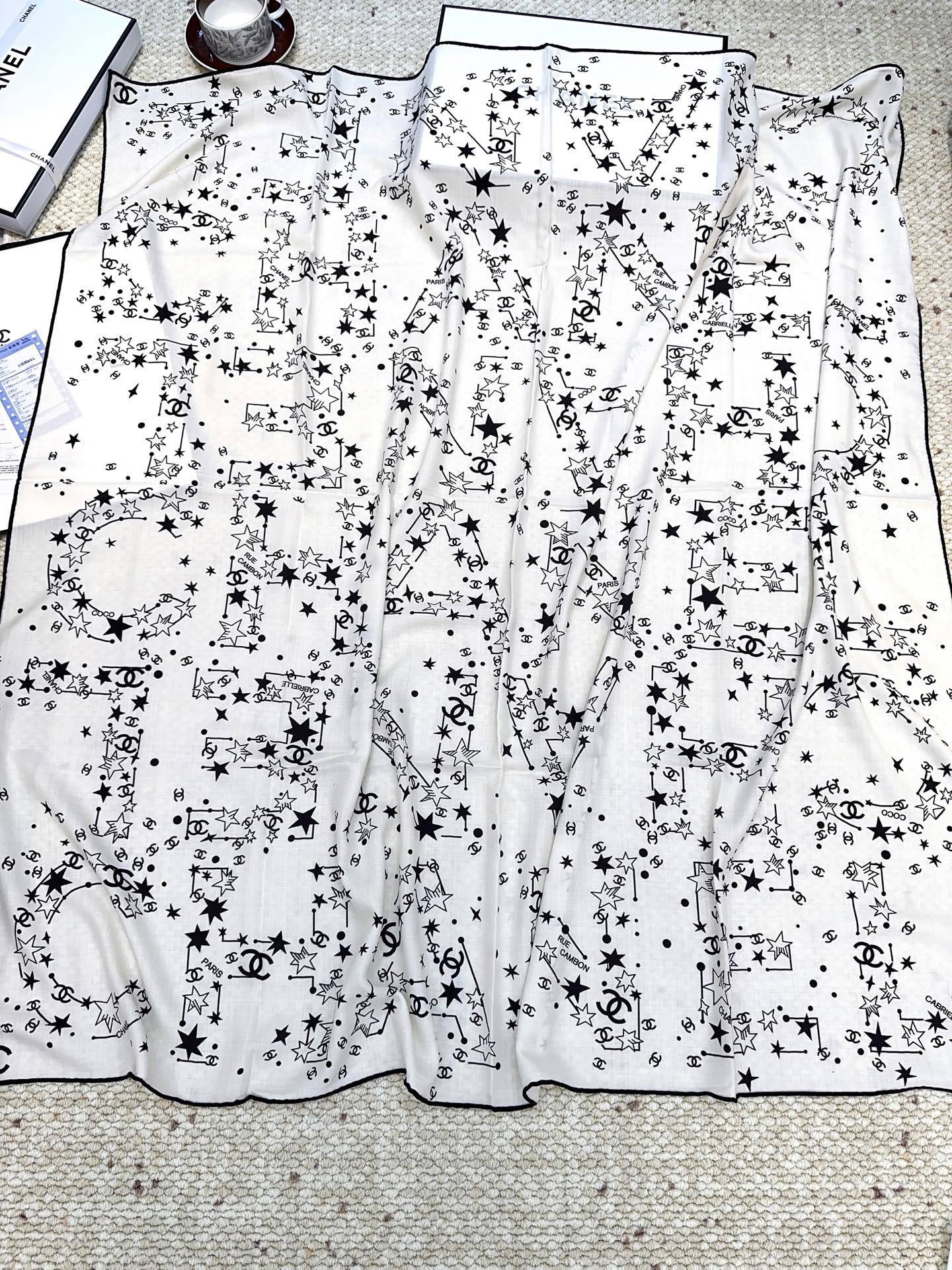 香奈儿(CHANEL)140*140上新❤️【真丝丝绒款】Chanel 【▪️温柔而娴静,箱包logo优