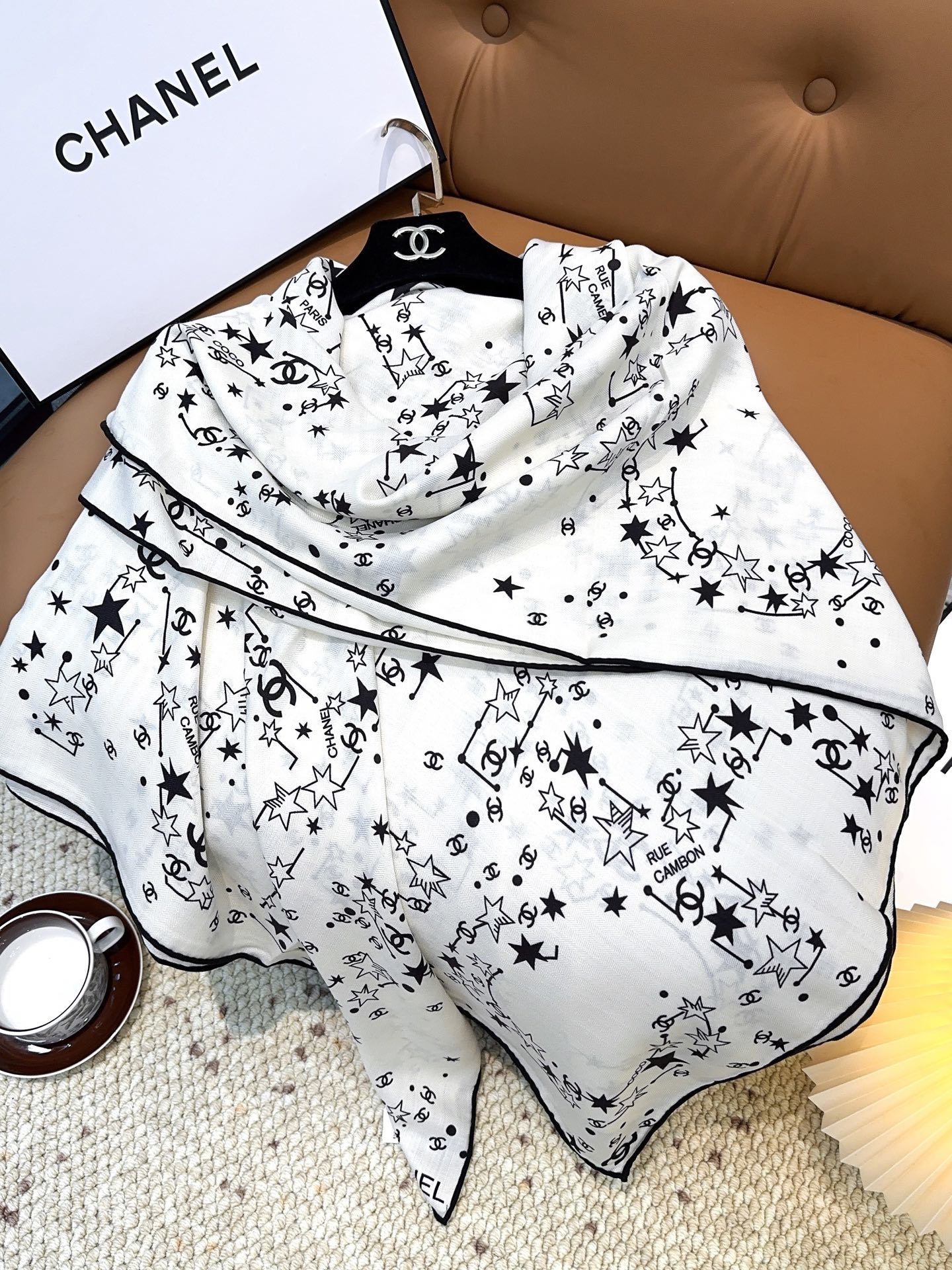 香奈儿(CHANEL)140*140上新❤️【真丝丝绒款】Chanel 【▪️温柔而娴静,箱包logo优