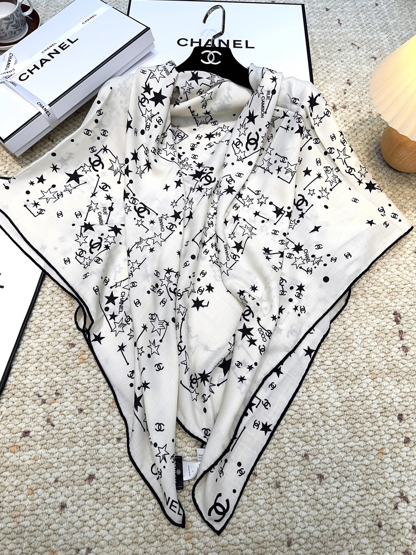 香奈儿(CHANEL)140*140上新❤️【真丝丝绒款】Chanel 【▪️温柔而娴静,箱包logo优