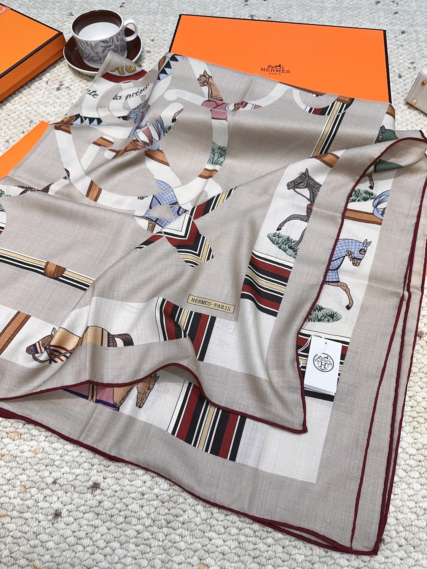 爱马仕（Hermes）上新💕【爱马仕2025春夏 】这款点睛配饰可以多种方式佩戴，与任何服饰皆搭配得宜。