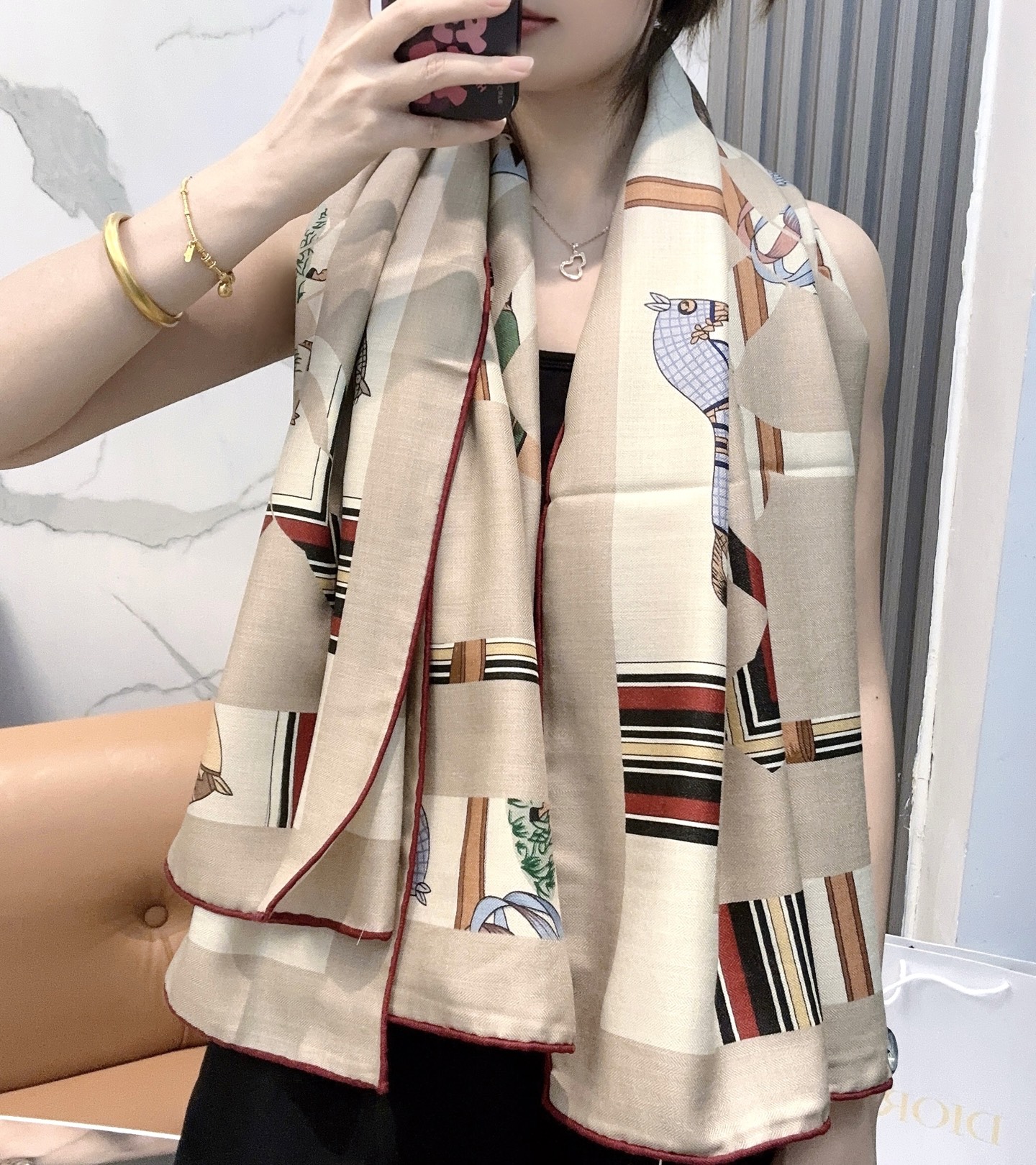 爱马仕（Hermes）上新💕【爱马仕2025春夏 】这款点睛配饰可以多种方式佩戴，与任何服饰皆搭配得宜。