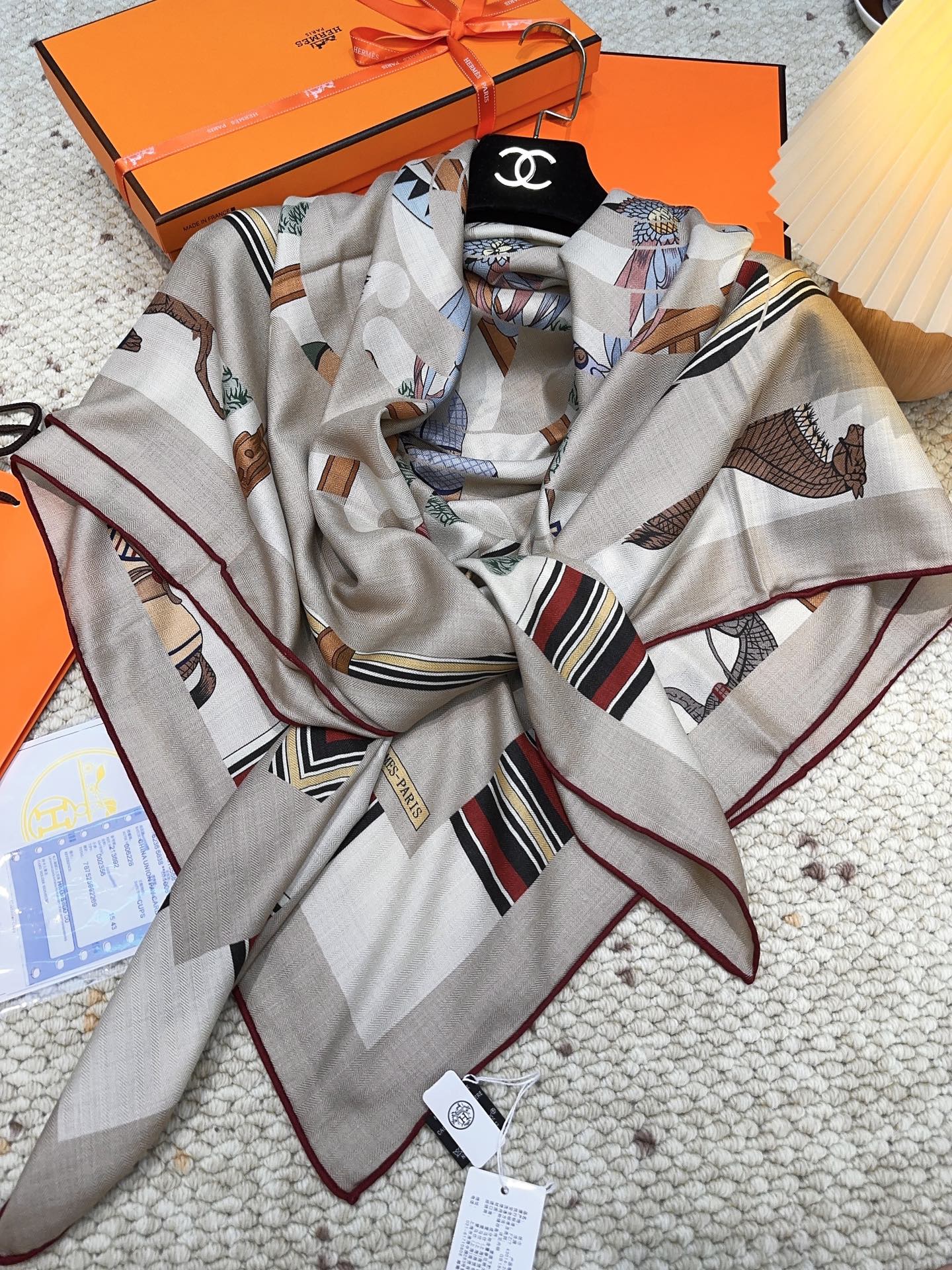 爱马仕（Hermes）上新💕【爱马仕2025春夏 】这款点睛配饰可以多种方式佩戴，与任何服饰皆搭配得宜。