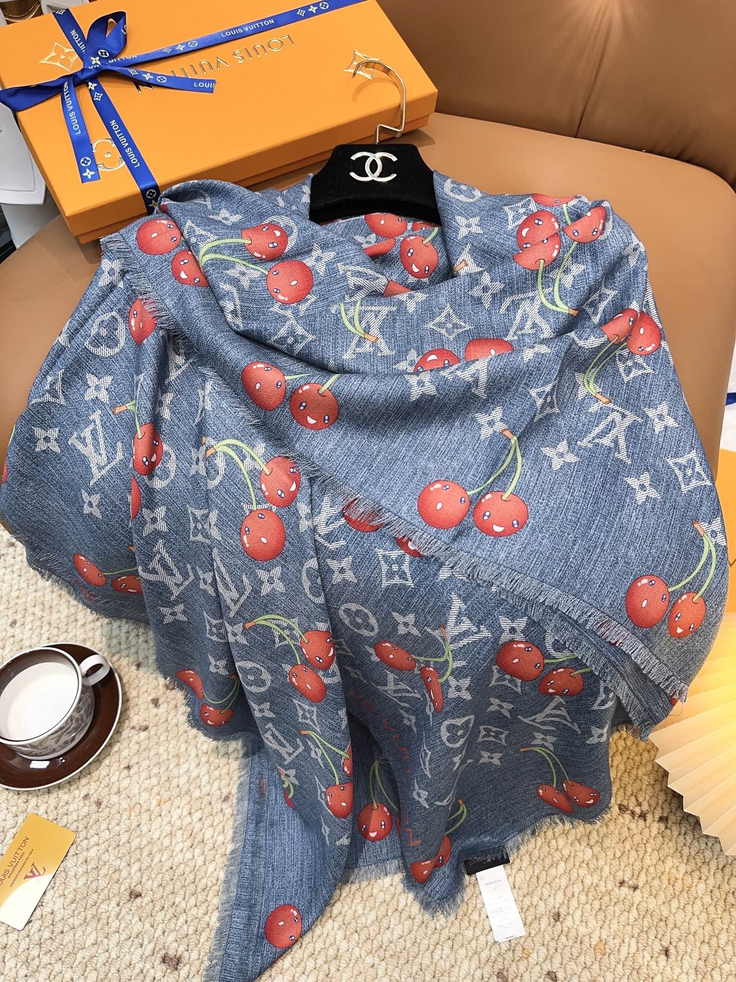 LV（路易威登）X TM MONOGRAMCERISE 140丝毛方巾【140双面丝毛同色】LV × T
