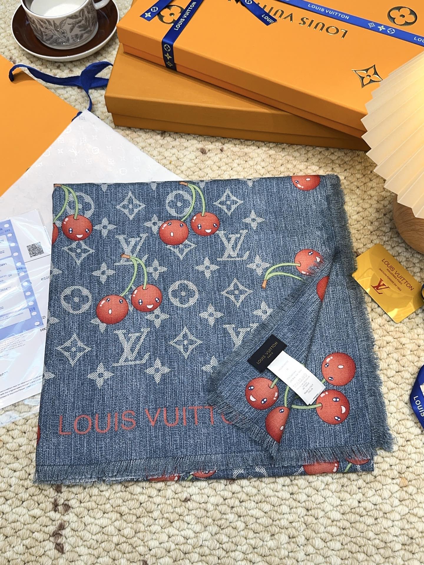 LV（路易威登）X TM MONOGRAMCERISE 140丝毛方巾【140双面丝毛同色】LV × T