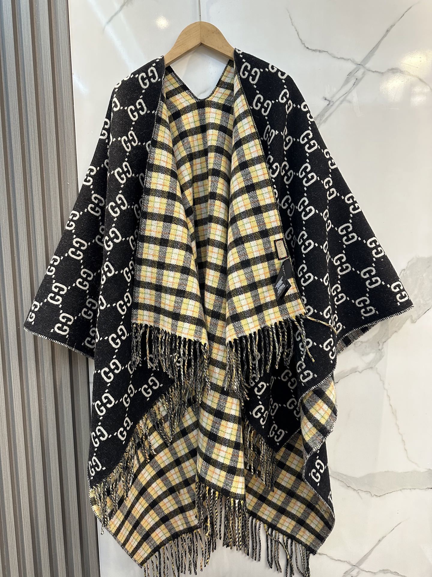 。GUCCI(古驰)原单代工厂出品,最新款双G斗篷英伦格双面斗篷,男女通用款,这是一款苏格兰风格-双面重