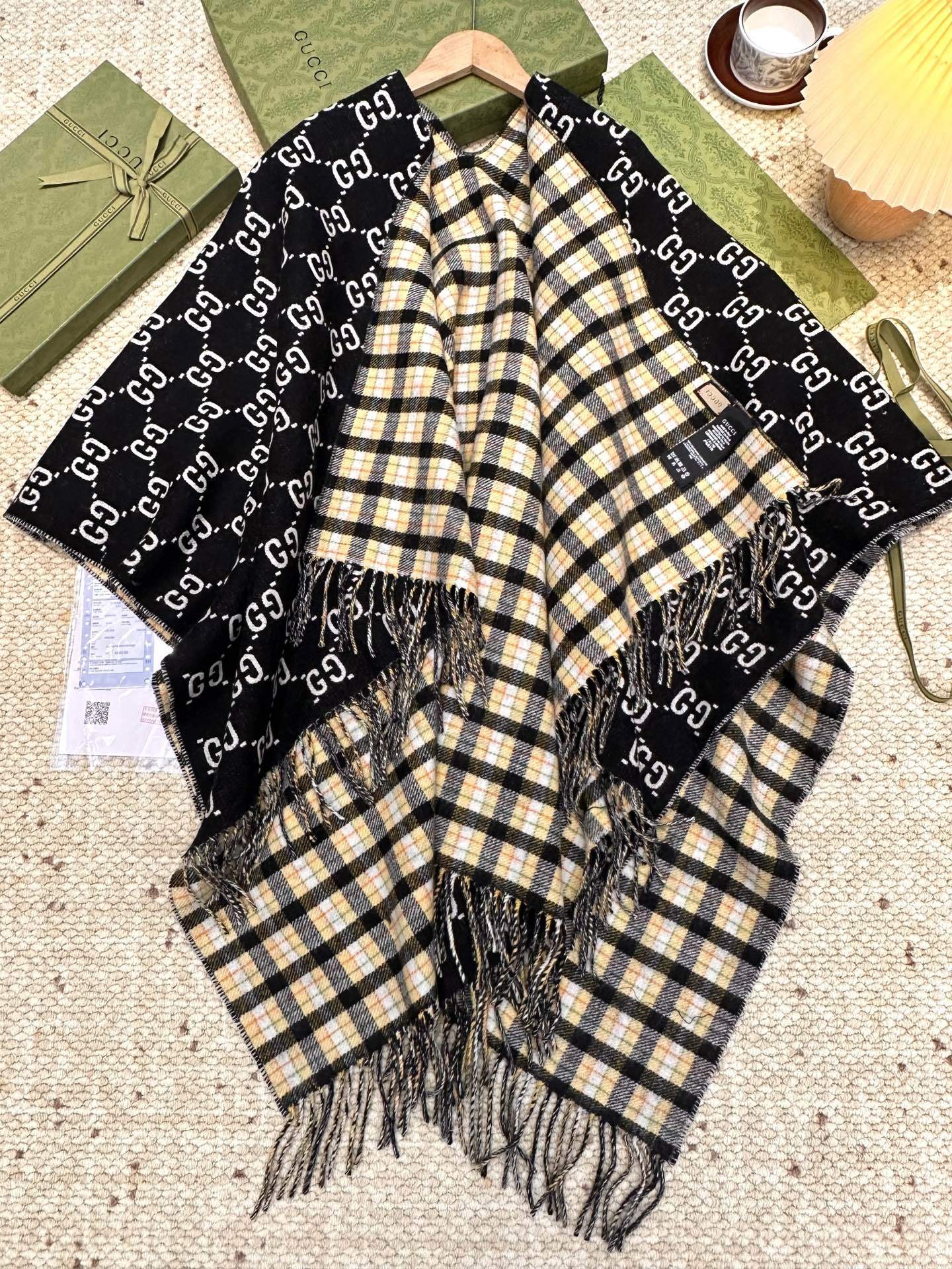 。GUCCI(古驰)原单代工厂出品,最新款双G斗篷英伦格双面斗篷,男女通用款,这是一款苏格兰风格-双面重