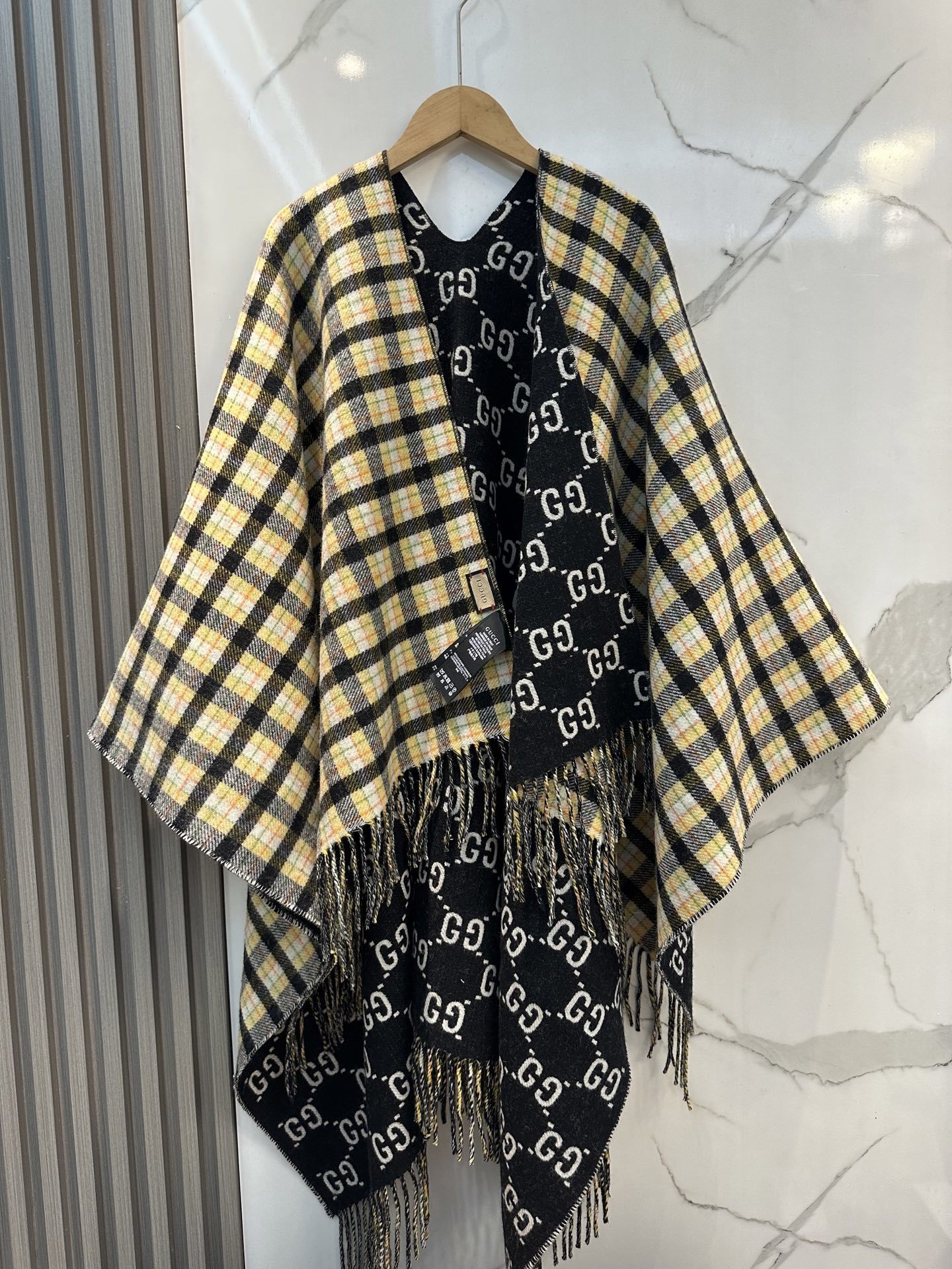 。GUCCI(古驰)原单代工厂出品,最新款双G斗篷英伦格双面斗篷,男女通用款,这是一款苏格兰风格-双面重