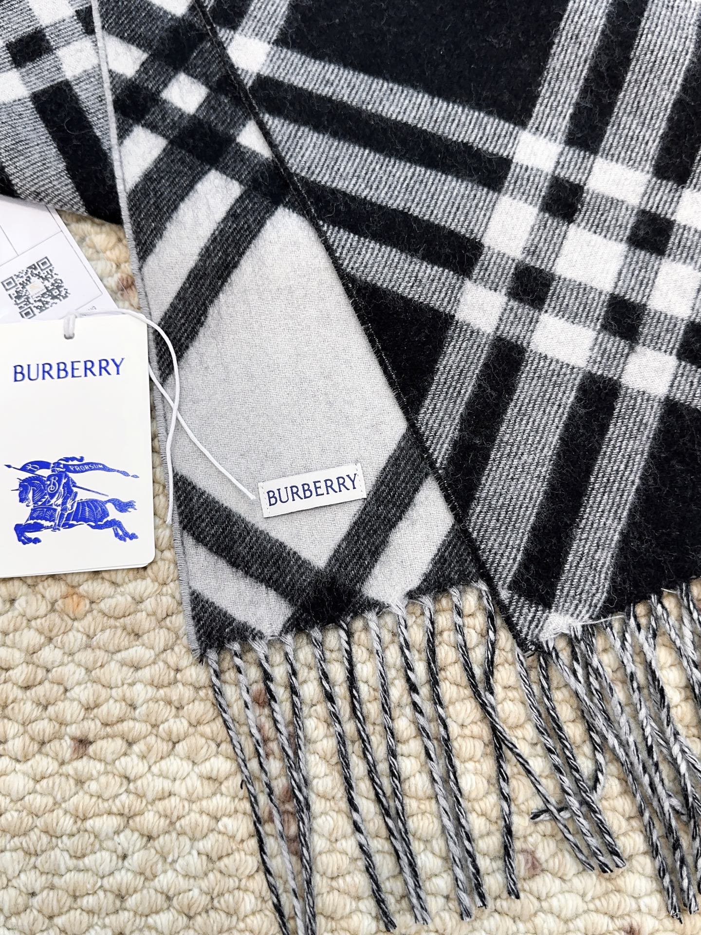 2025（burerry）怒推走量新款🎊巴宝莉官网最新款💥 100%顶级双面山羊绒材质🔥非常保暖👑 柔软