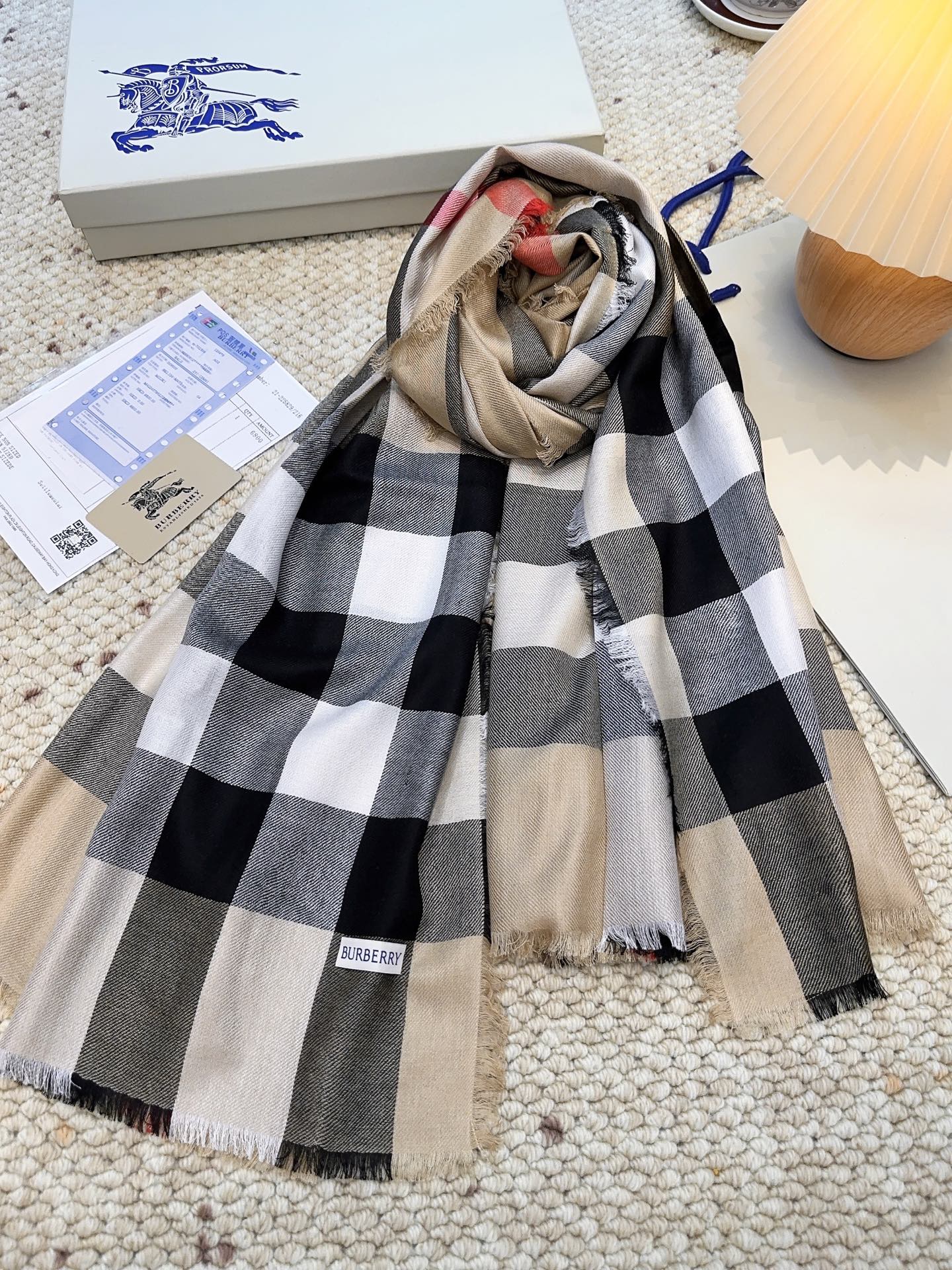 P210 上新!2025年巴宝莉正装系列货 专供旗舰店的vip 💍💍💍顶级苏格兰进口山羊绒 🎆无比的高贵优雅 知性的款式 🎀简洁大气的设计 💯绝对的不是花里胡哨的款式 戒指绒产品可以说是围巾里面最高档次的货品 💋💋好产品要懂得保养 它绝对的是小众产品 不是谁都懂的它的好 ♥️绝对的品味生活的首选搭配饰品 识货者必入。材质,山羊绒
