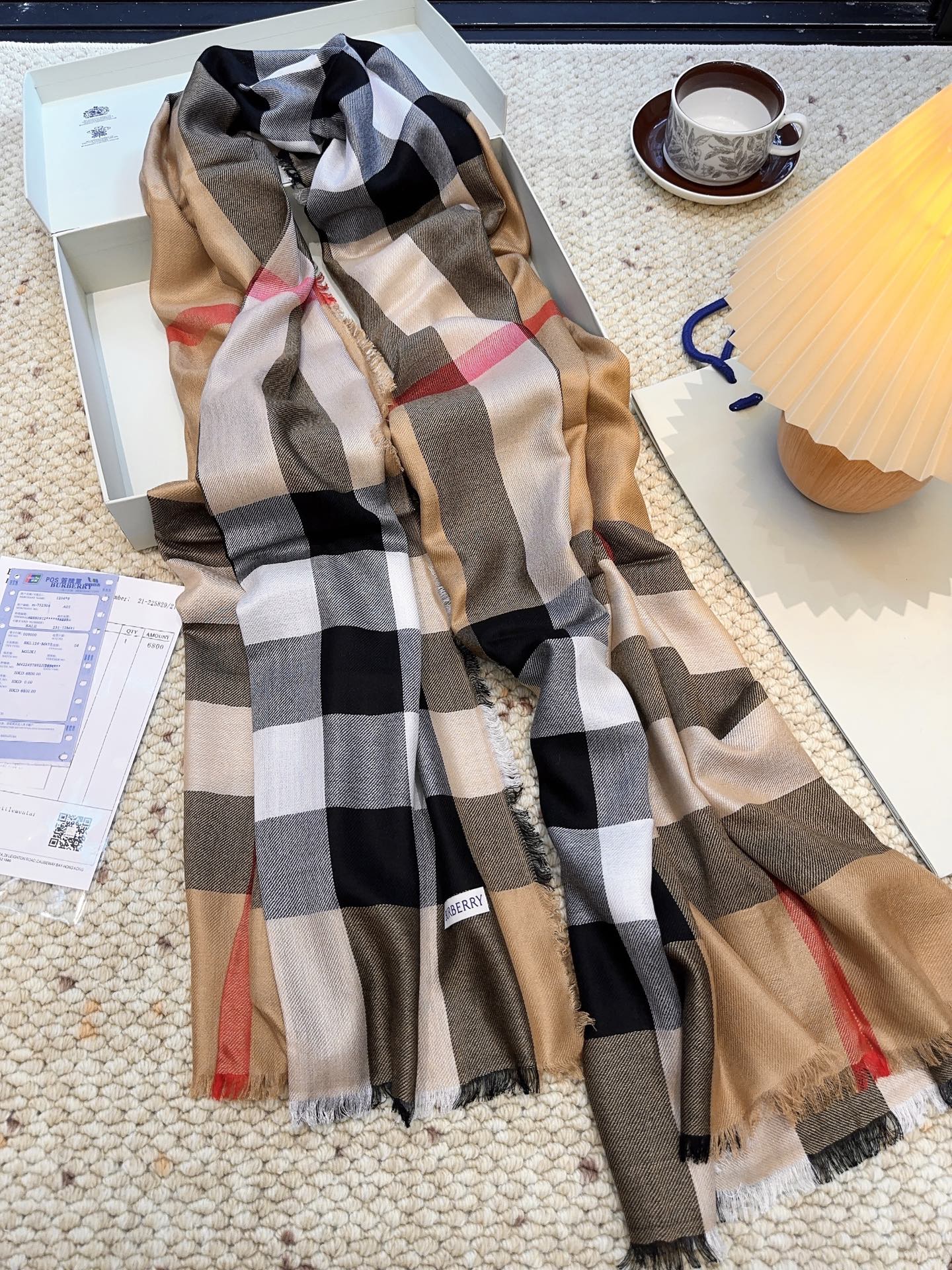 P210 上新！2025年巴宝莉正装系列货 专供旗舰店的vip 💍💍💍顶级苏格兰进口山羊绒 🎆无比的高贵优雅 知性的款式 🎀简洁大气的设计 💯绝对的不是花里胡哨的款式 戒指绒产品可以说是围巾里面最高档次的货品 💋💋好产品要懂得保养 它绝对的是小众产品 不是谁都懂的它的好 ♥️绝对的品味生活的首选搭配饰品 识货者必入。材质，山羊绒