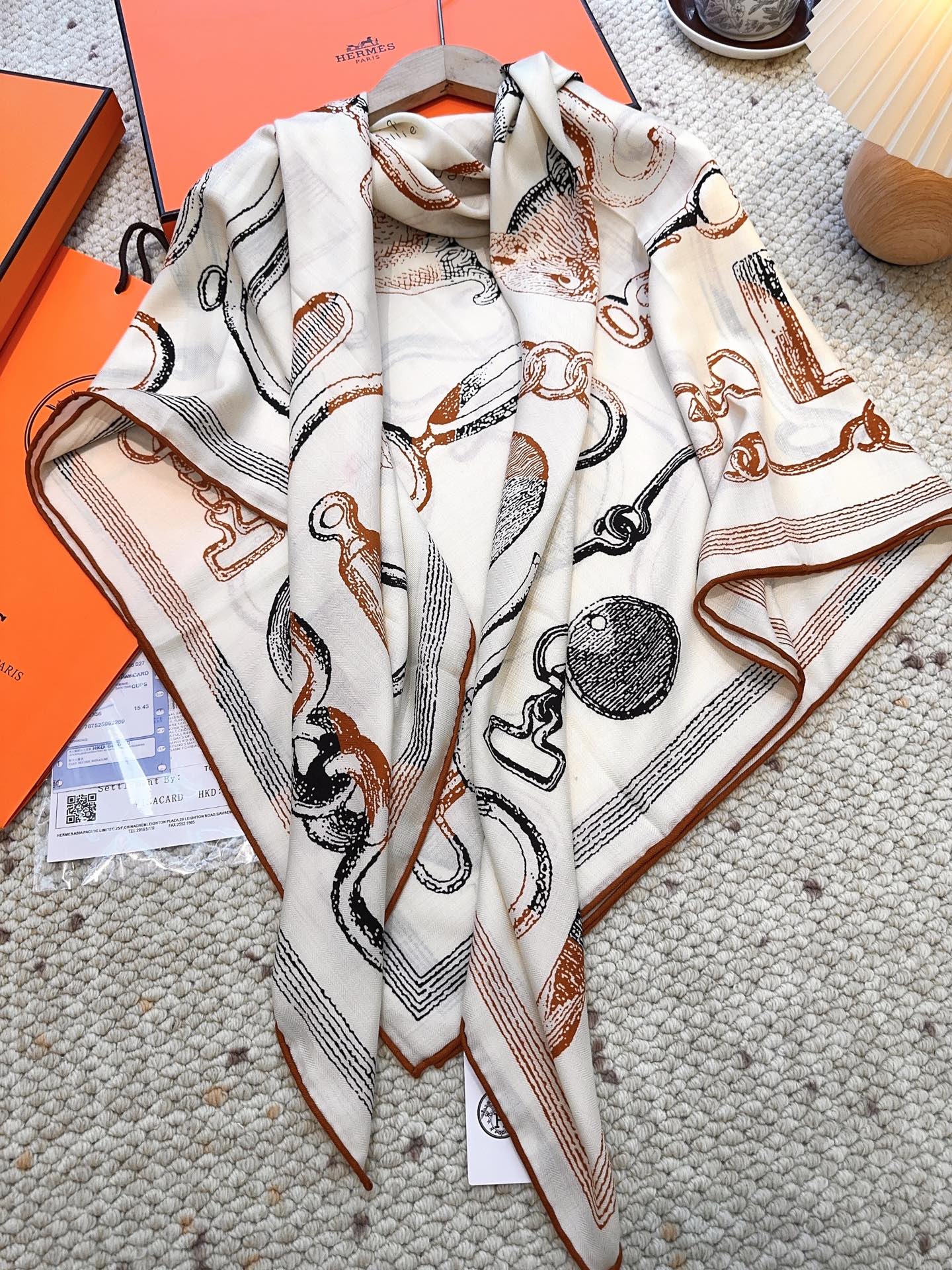 爱马仕(Hermes)【💗】 | “马具故事的诗意回顾”140披肩 【三色 上新❤️】 永远秉承高品质天
